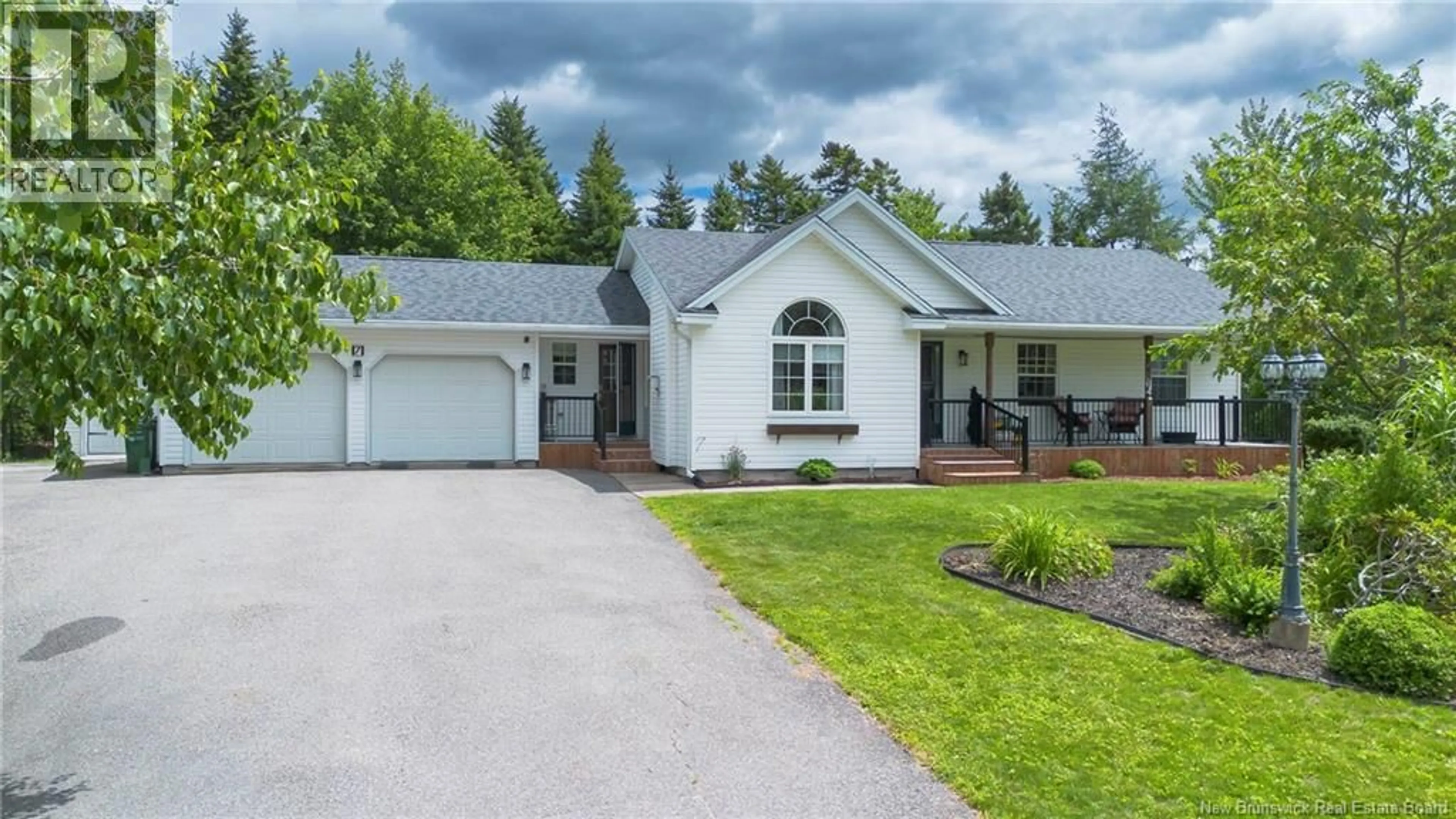 Home with vinyl exterior material, street for 7 MOONLIGHT COURT, Quispamsis New Brunswick E2E5B4
