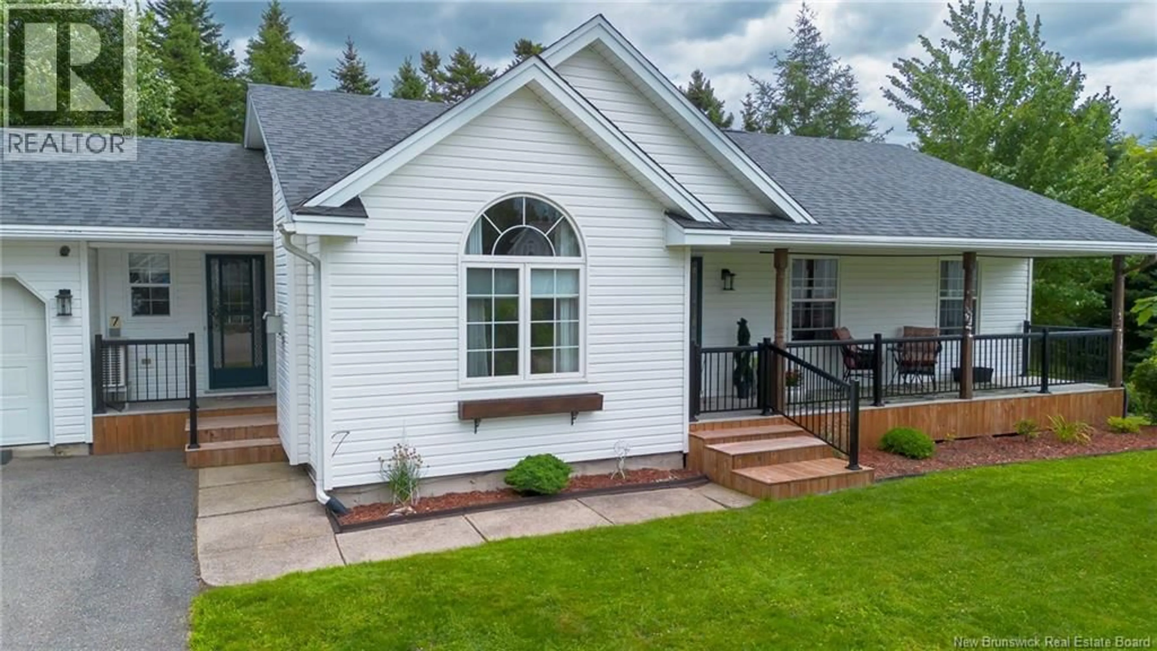 Home with vinyl exterior material, building for 7 MOONLIGHT COURT, Quispamsis New Brunswick E2E5B4