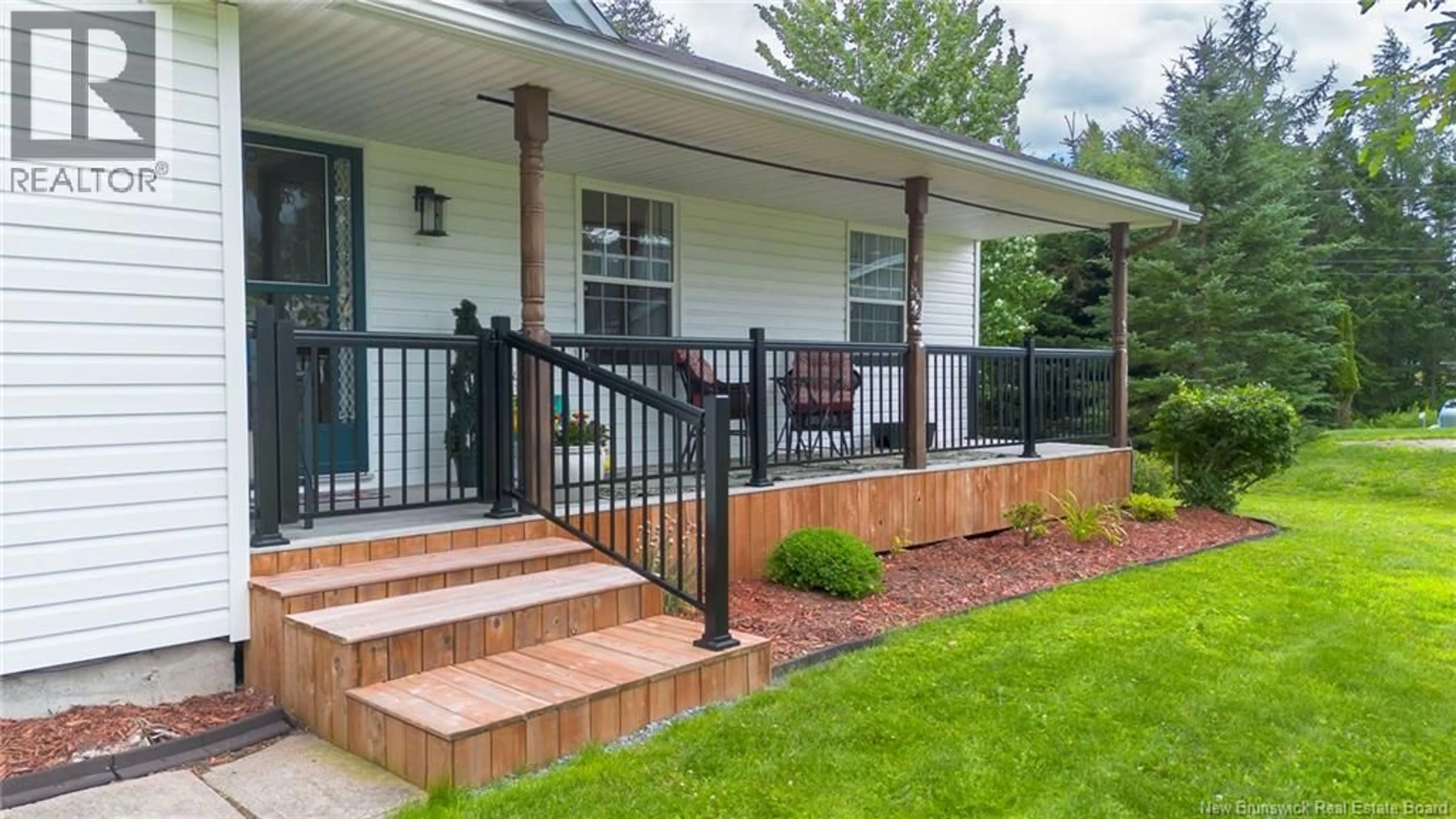 Home with vinyl exterior material, street for 7 MOONLIGHT COURT, Quispamsis New Brunswick E2E5B4