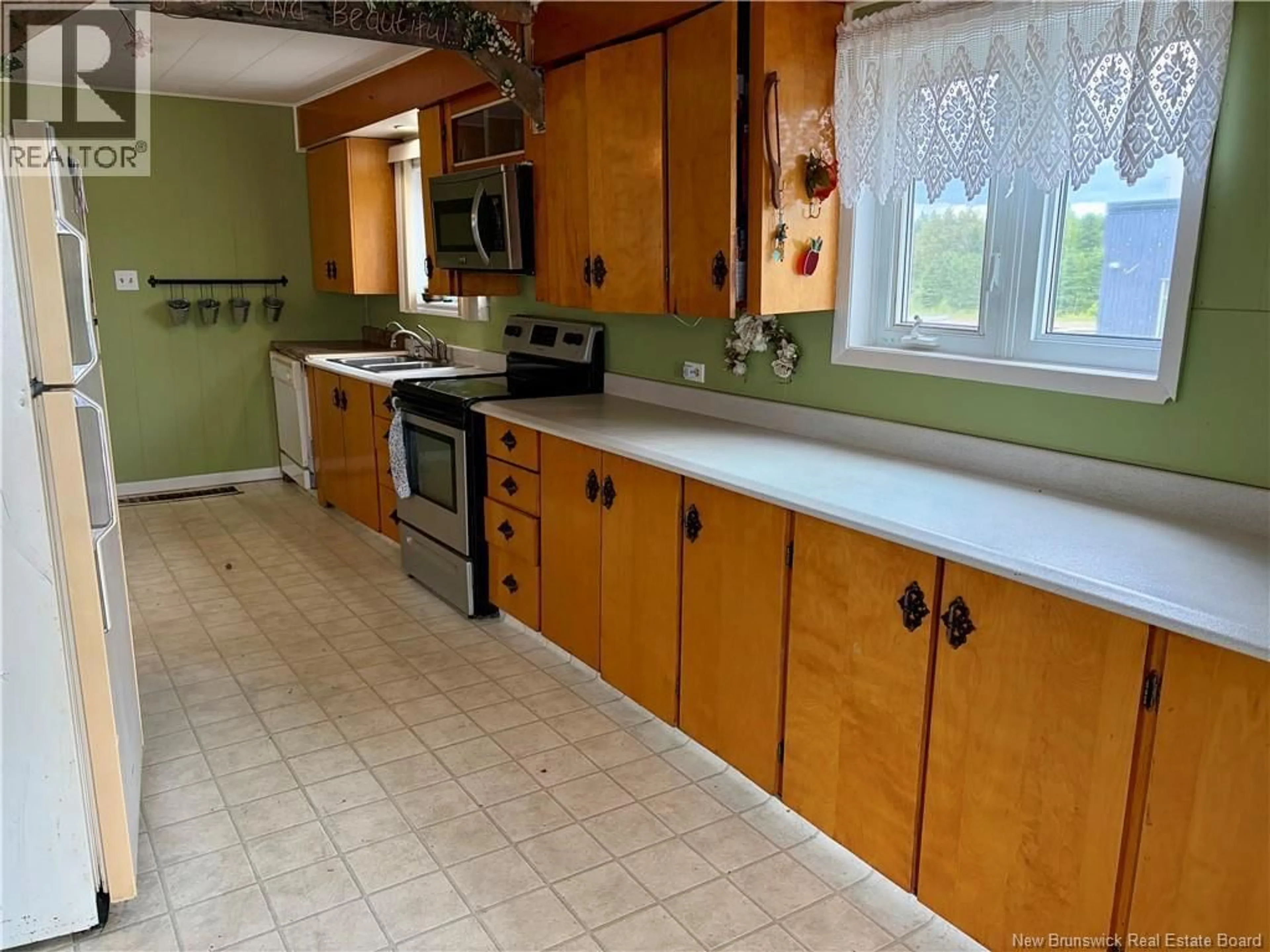 Standard kitchen, ceramic/tile floor for 3 DE L'ÉGLISE, Eel River Crossing New Brunswick E8E1P5
