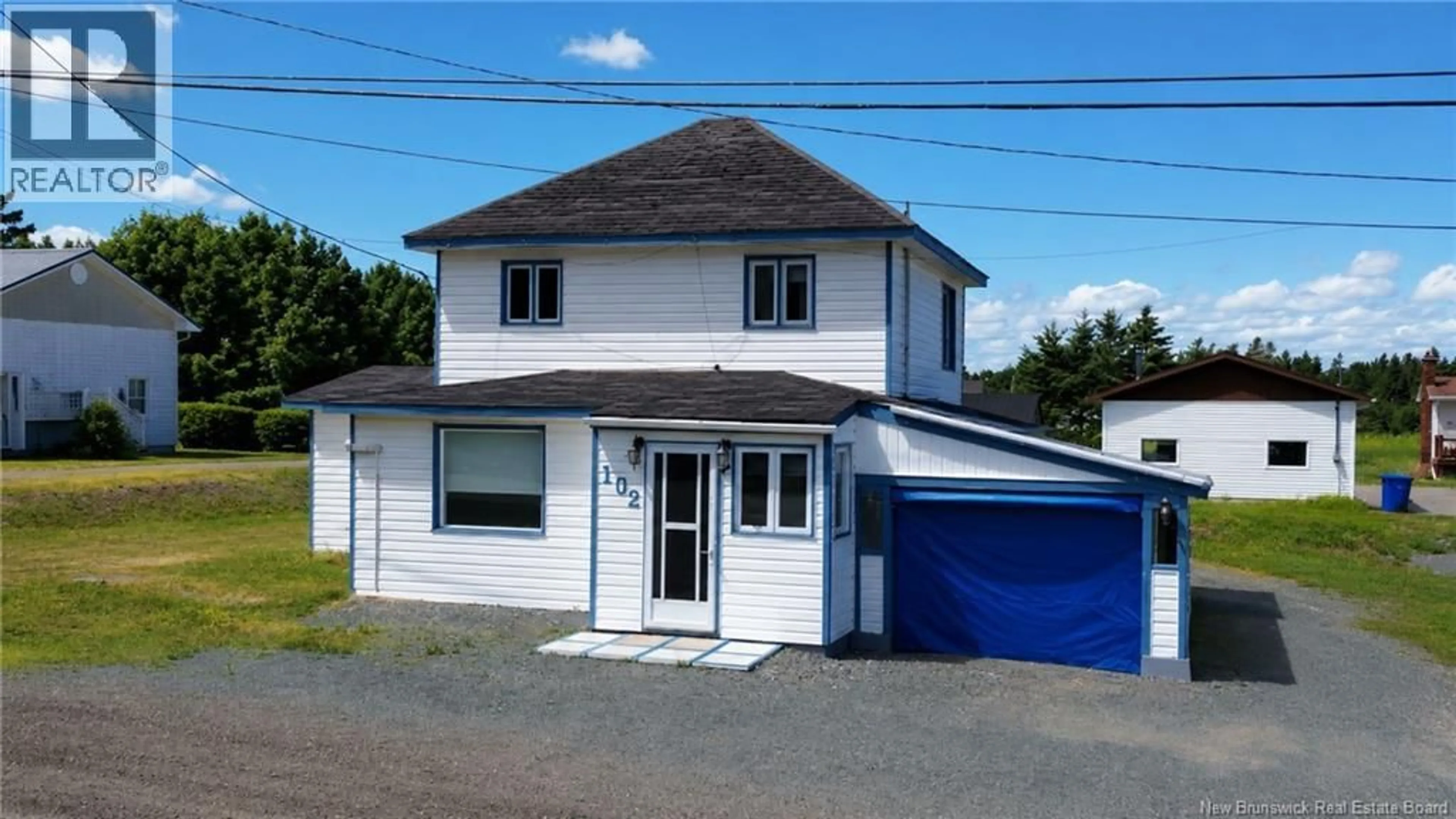 A pic from outside/outdoor area/front of a property/back of a property/a pic from drone, building for 102 RUE DE LA GARE, Pointe-Verte New Brunswick E8J2Z1