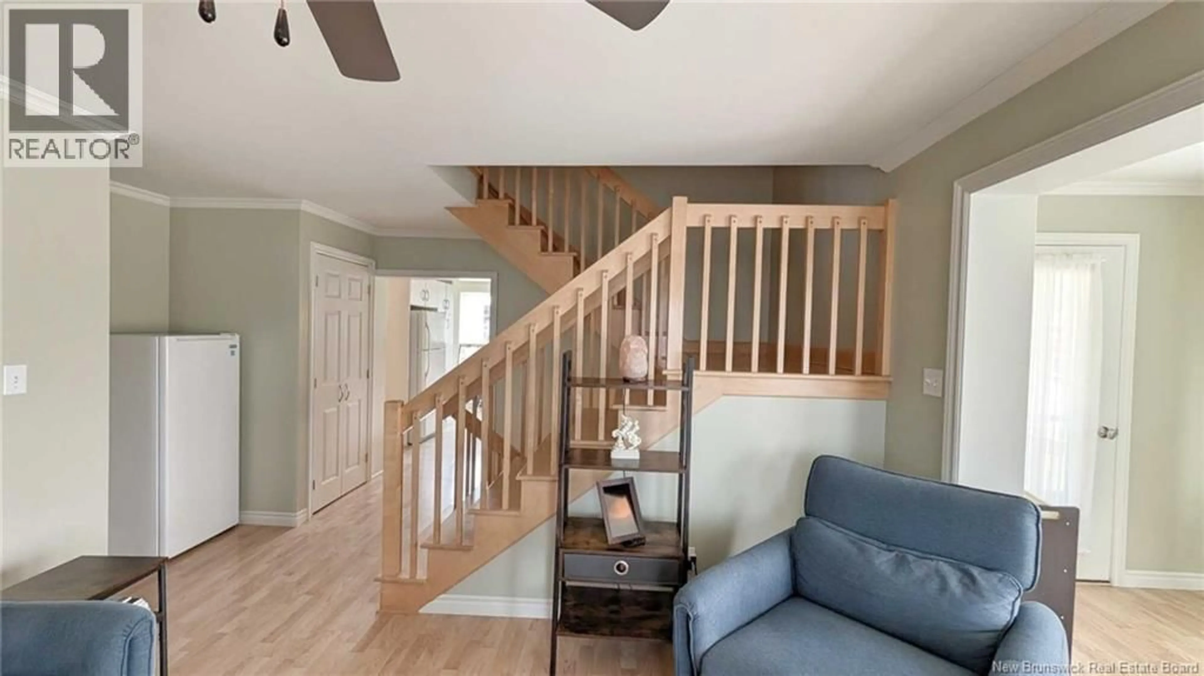 Stairs for 15 RUE DU PORTAGE, Caraquet New Brunswick E1W1B2