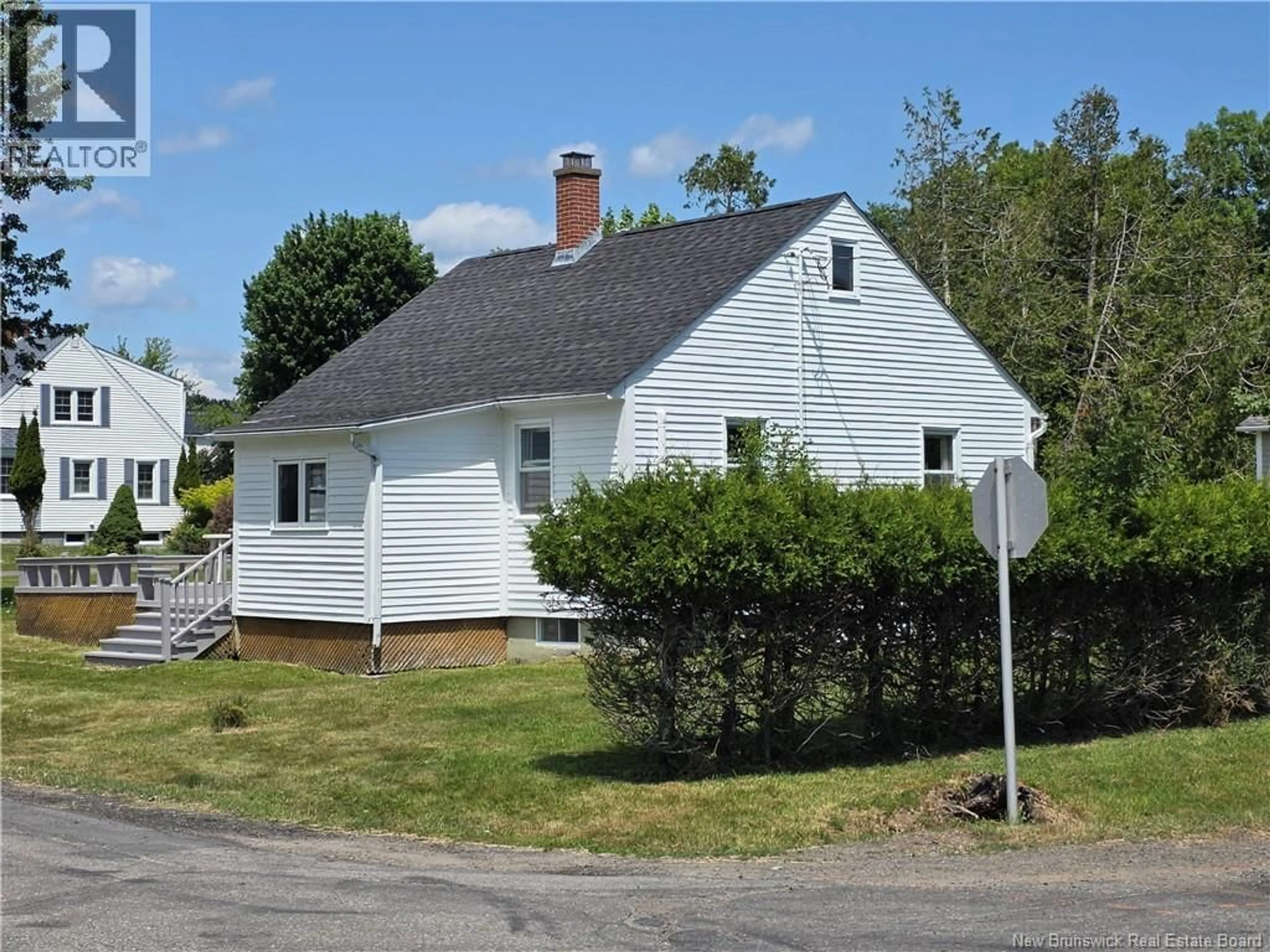 Home with vinyl exterior material, street for 262 QUEEN STREET, Saint Andrews New Brunswick E5B1E6