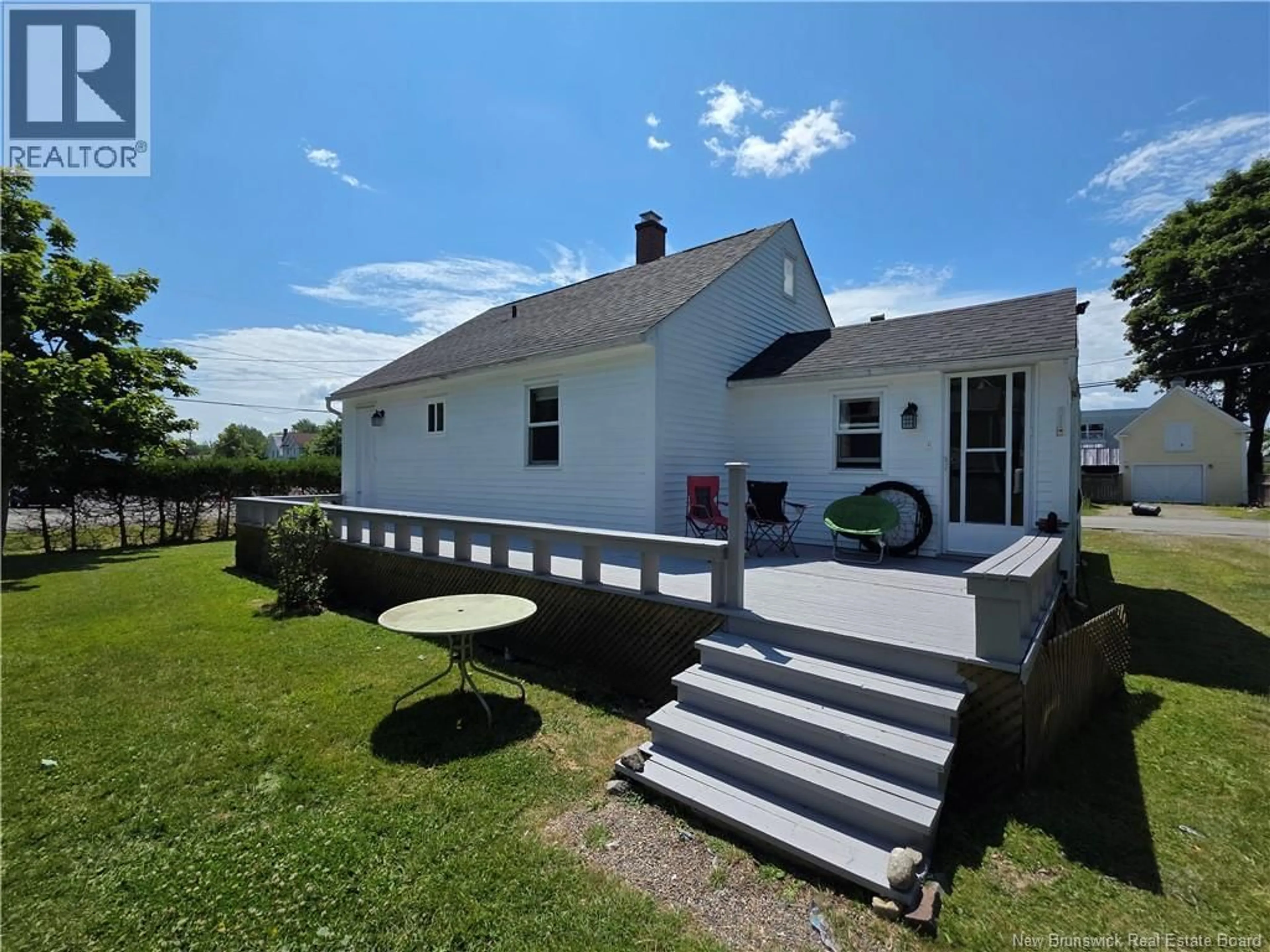 A pic from outside/outdoor area/front of a property/back of a property/a pic from drone, unknown for 262 QUEEN STREET, Saint Andrews New Brunswick E5B1E6