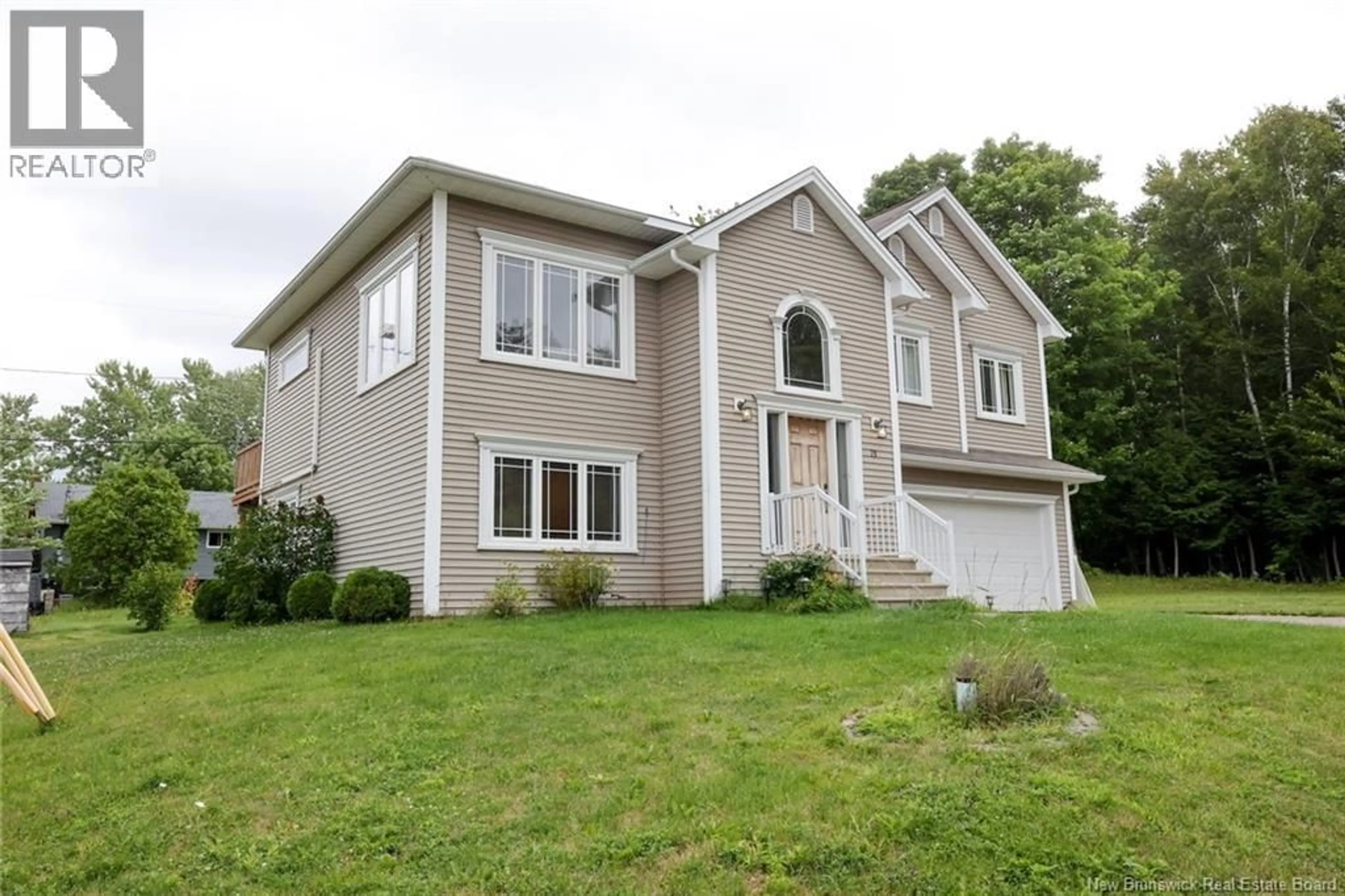 Home with vinyl exterior material, unknown for 75 WHISPERWOOD DRIVE, Fredericton New Brunswick E3C0J8