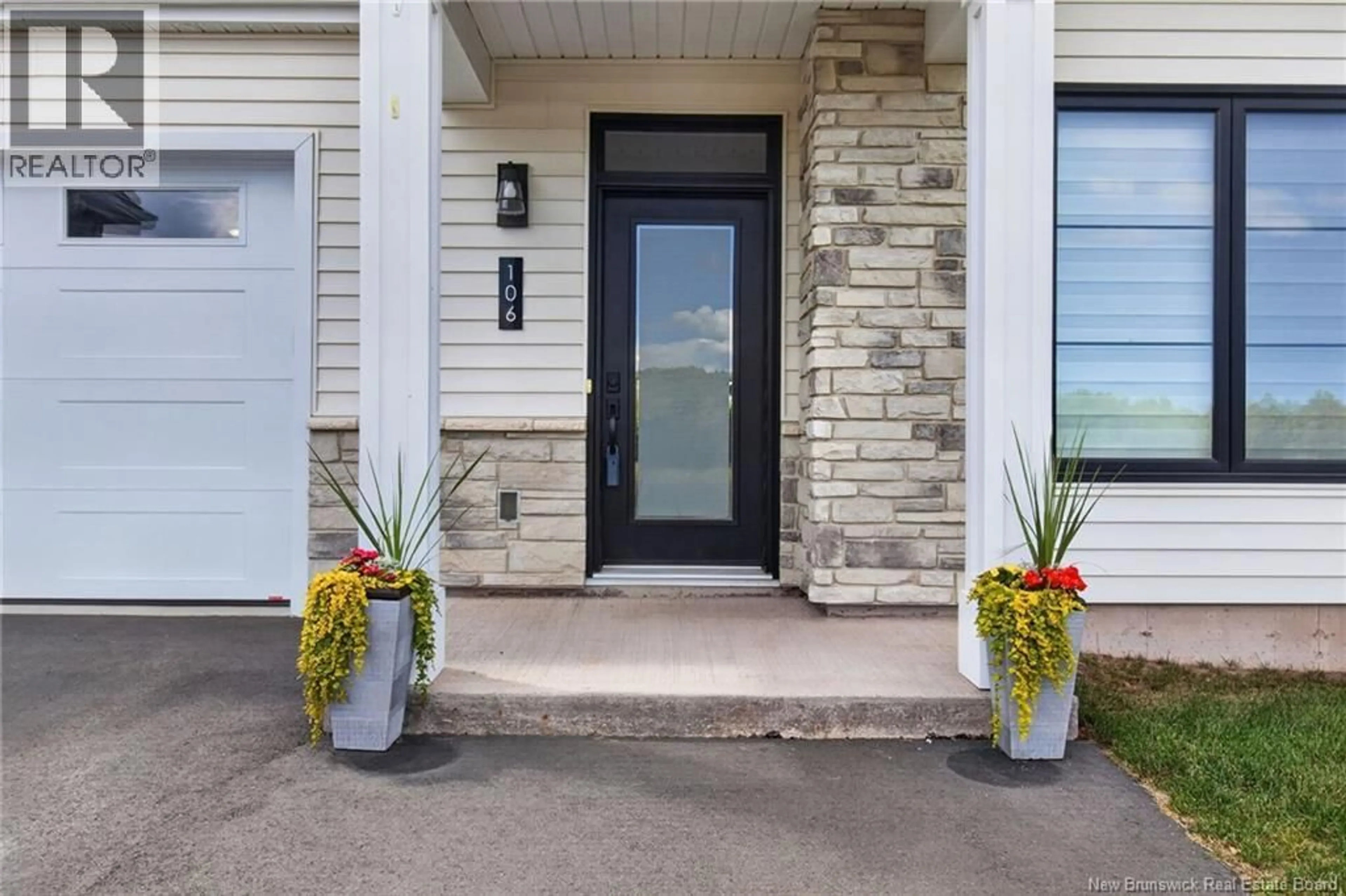 Indoor entryway for 106 - 724 ROUTE 133 ROAD, Pointe-Du-Chêne New Brunswick E4P5A3