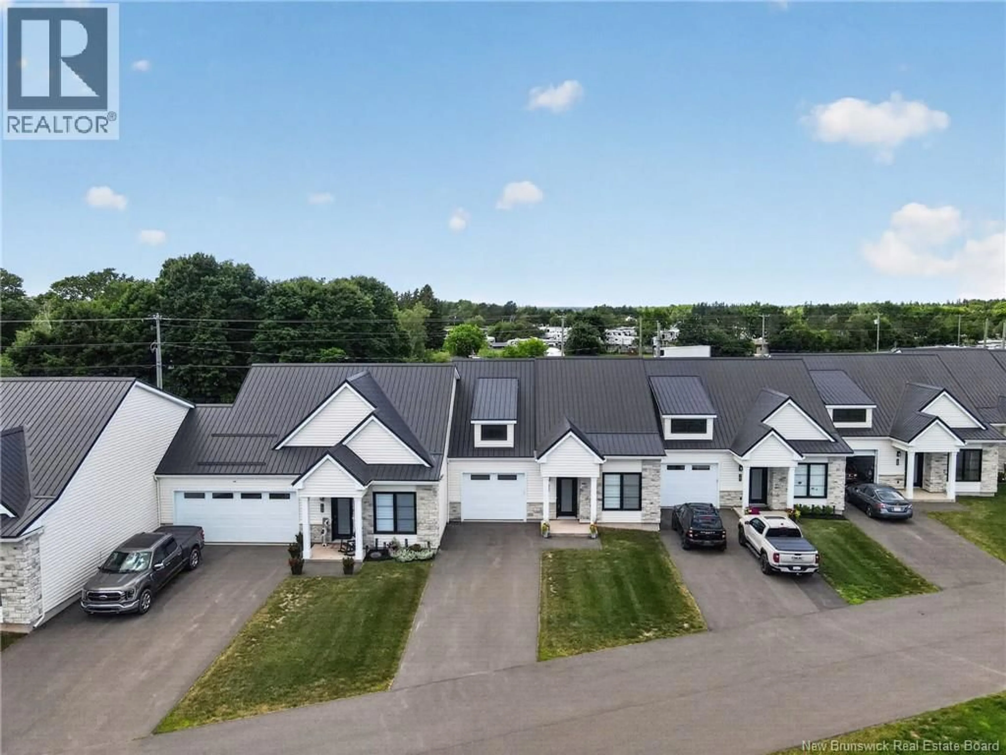 A pic from outside/outdoor area/front of a property/back of a property/a pic from drone, street for 106 - 724 ROUTE 133 ROAD, Pointe-Du-Chêne New Brunswick E4P5A3