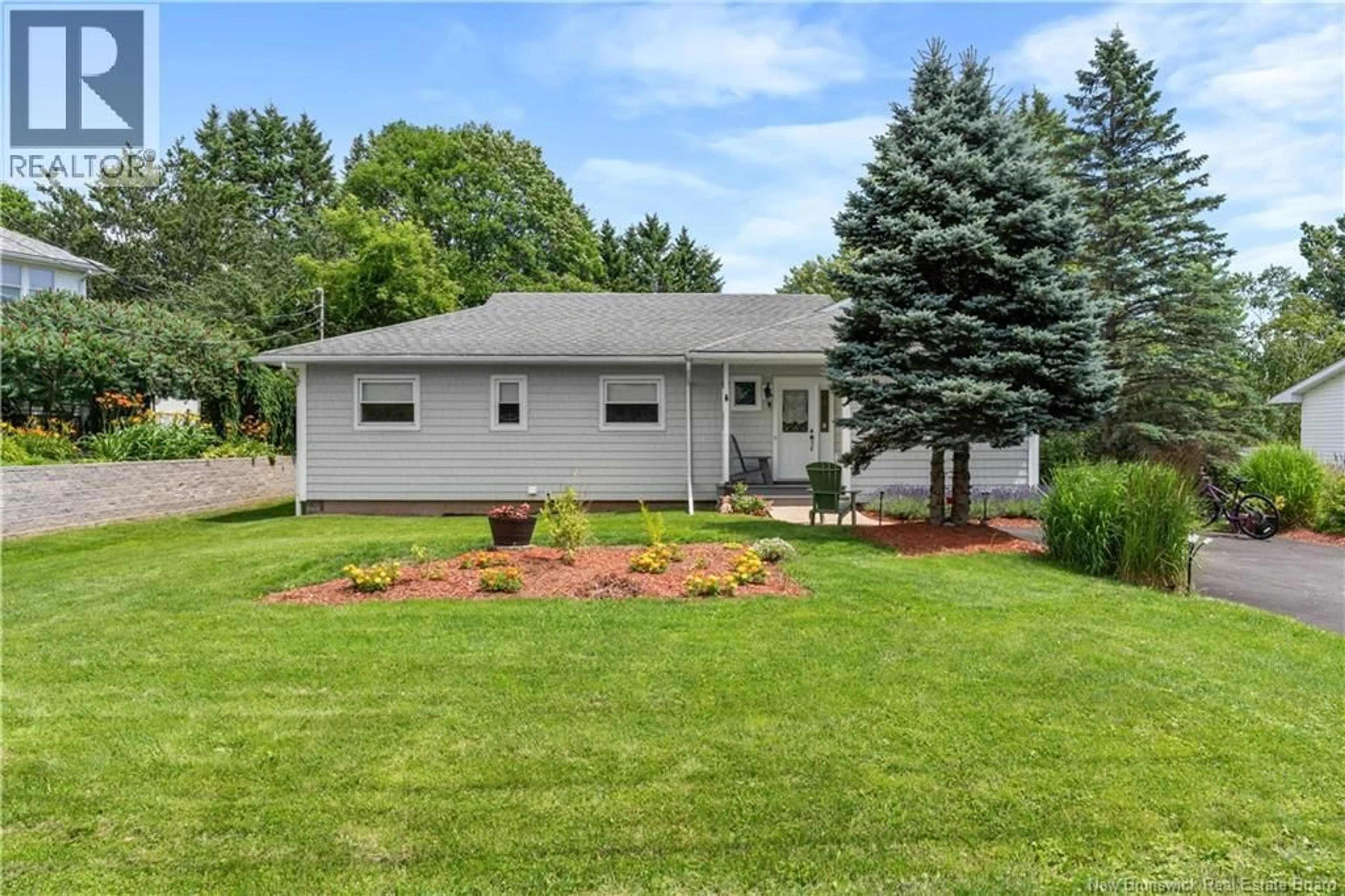 Home with vinyl exterior material, street for 27 MAXWELL DRIVE, Sussex New Brunswick E4E2E1