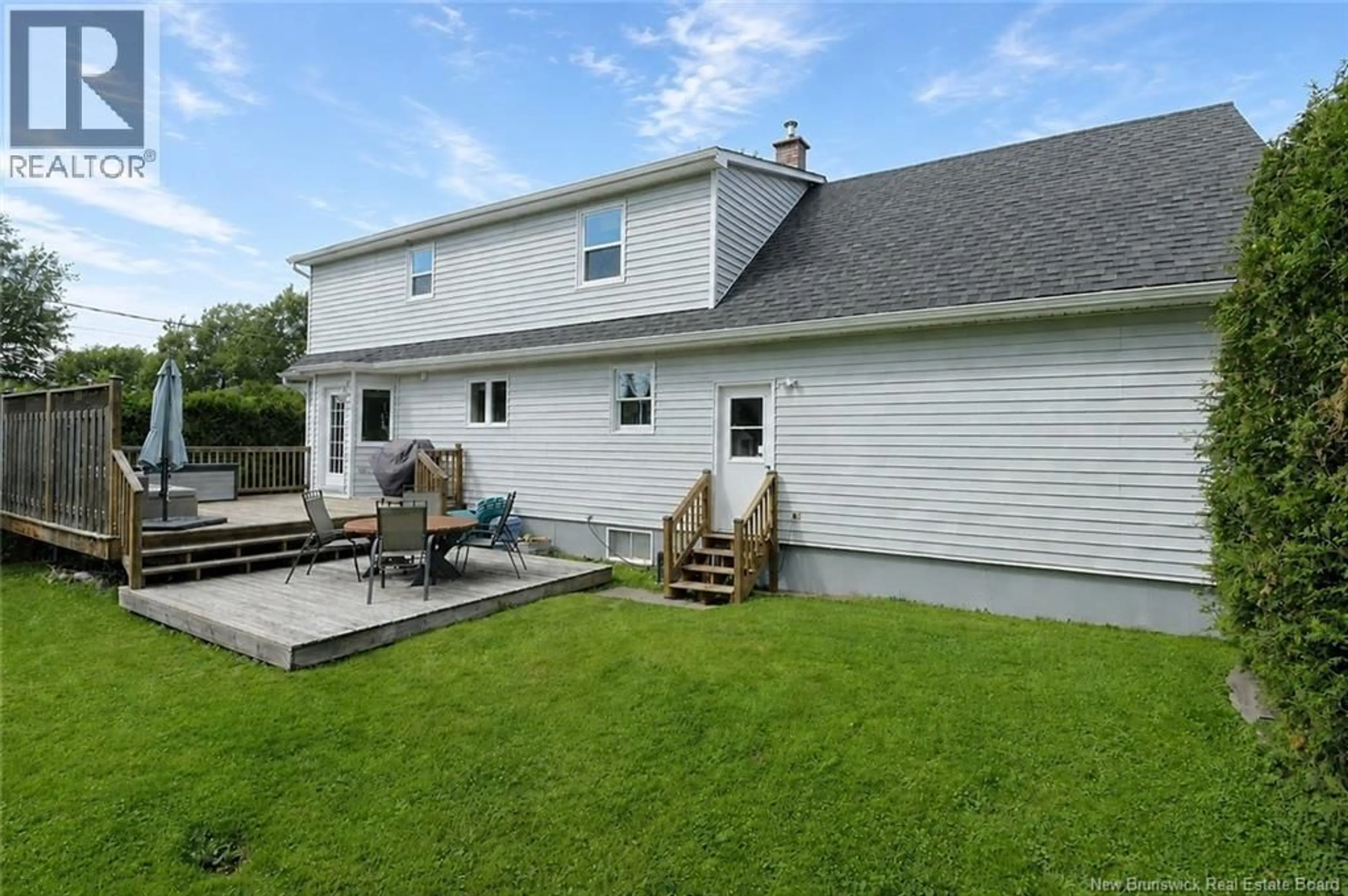 Home with vinyl exterior material, unknown for 99 OAKLAND AVE, Fredericton New Brunswick E3A1W5