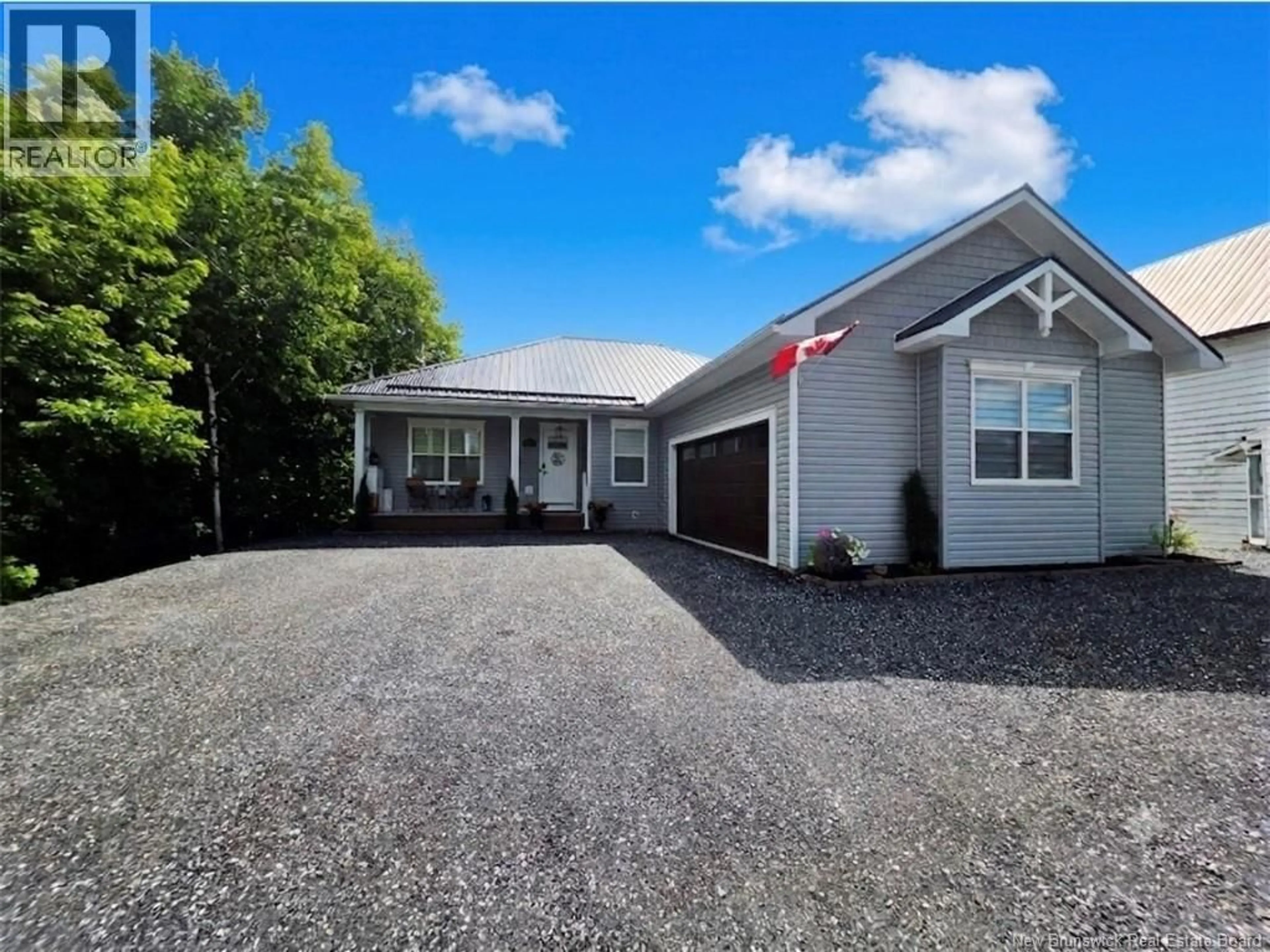 A pic from outside/outdoor area/front of a property/back of a property/a pic from drone, street for 136 RICHMOND STREET, Woodstock New Brunswick E7M2P2