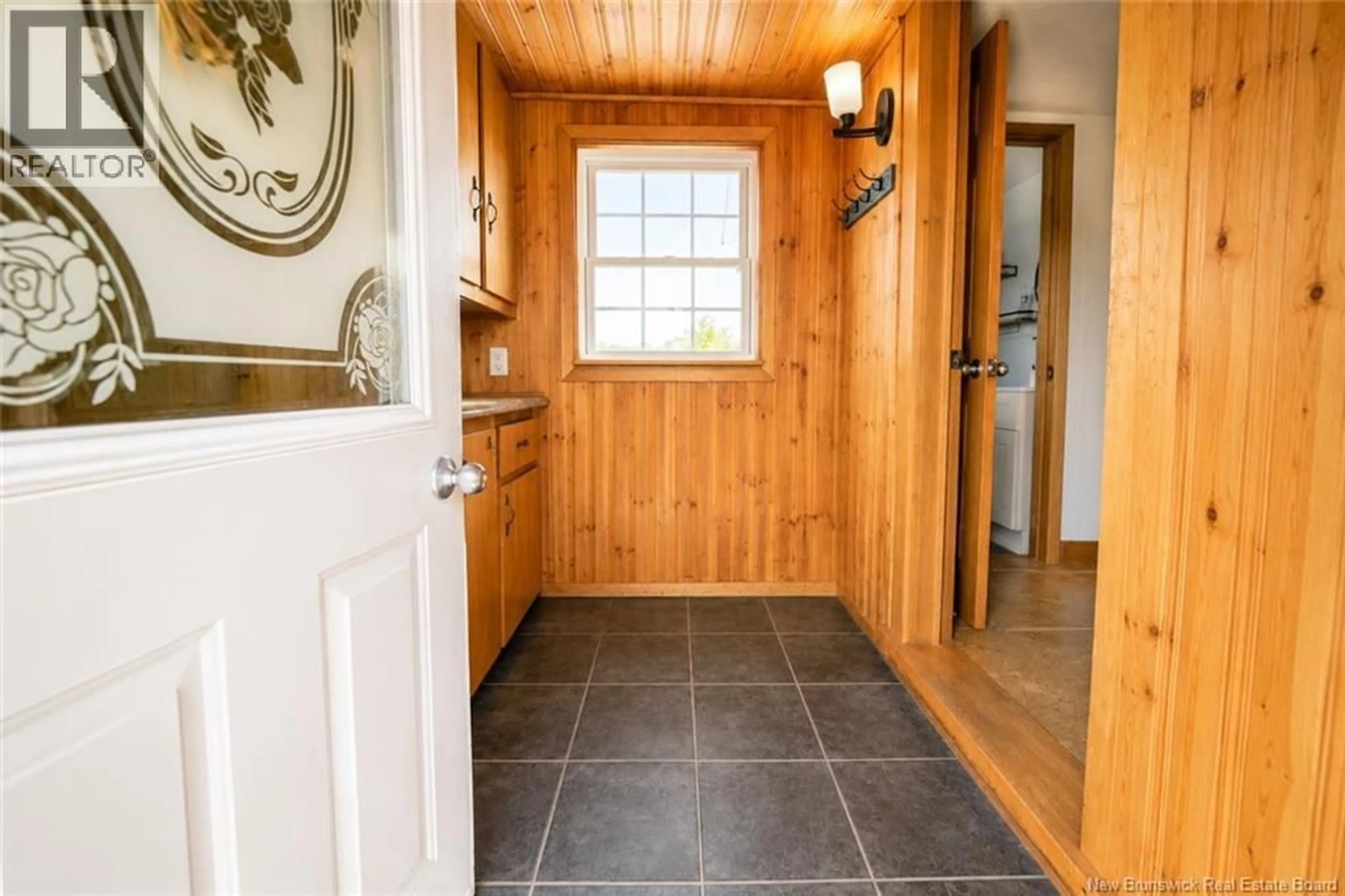 Indoor entryway for 77 FAIRFIELD ROAD, Sackville New Brunswick E4G2P4