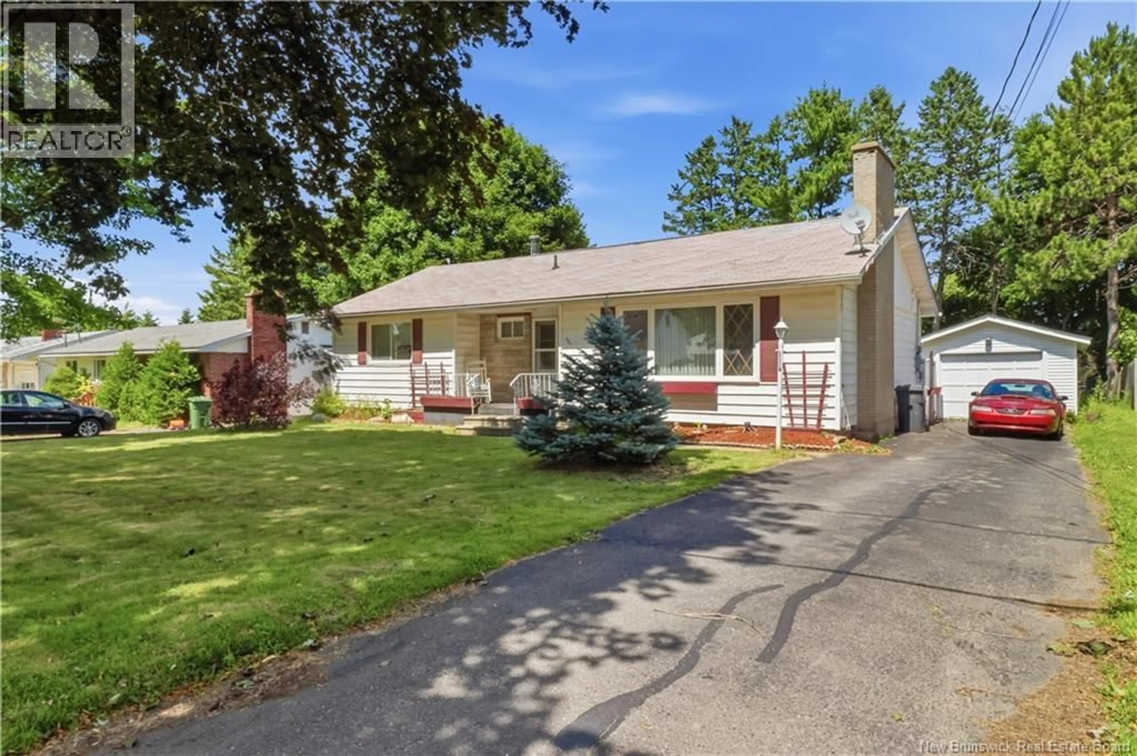 Home with vinyl exterior material, street for 727 GREGG COURT, Fredericton New Brunswick E3B4H5