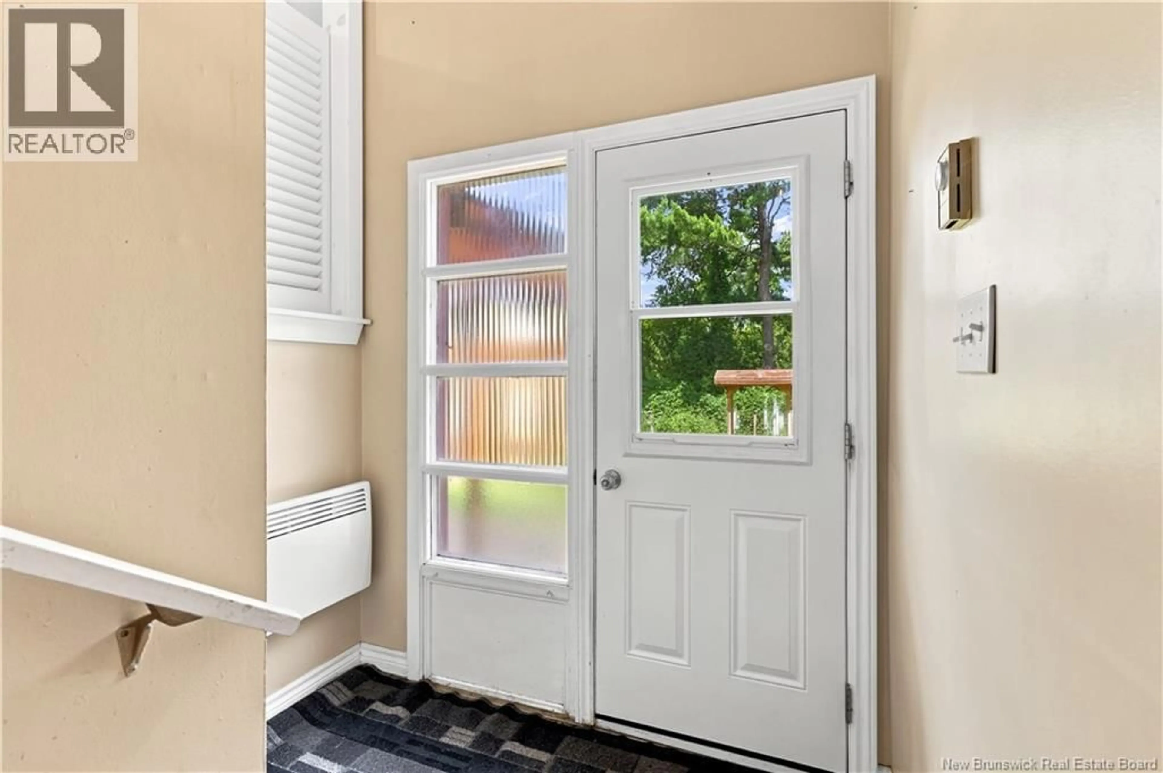 Indoor entryway for 727 GREGG COURT, Fredericton New Brunswick E3B4H5