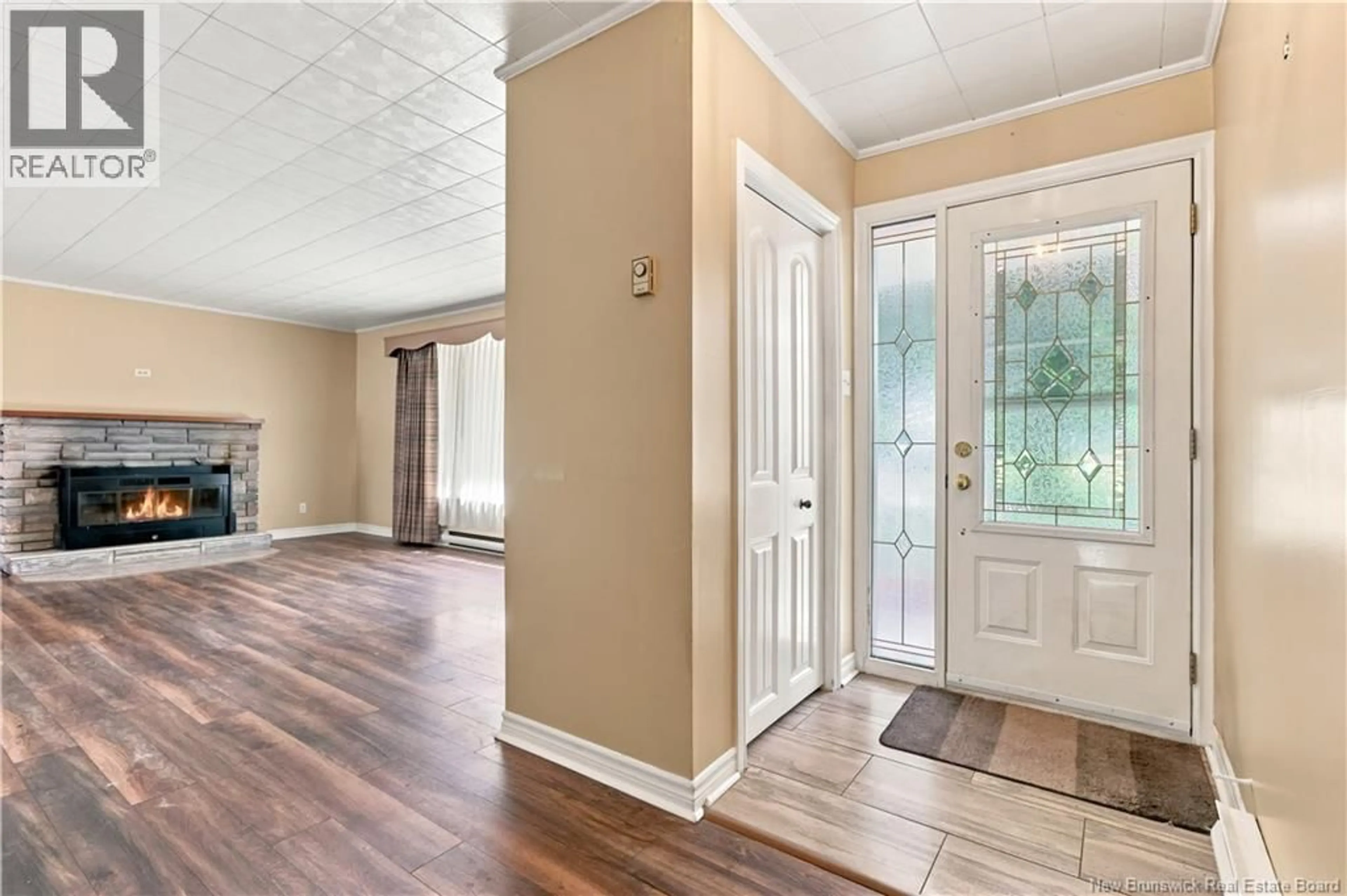 Indoor entryway for 727 GREGG COURT, Fredericton New Brunswick E3B4H5
