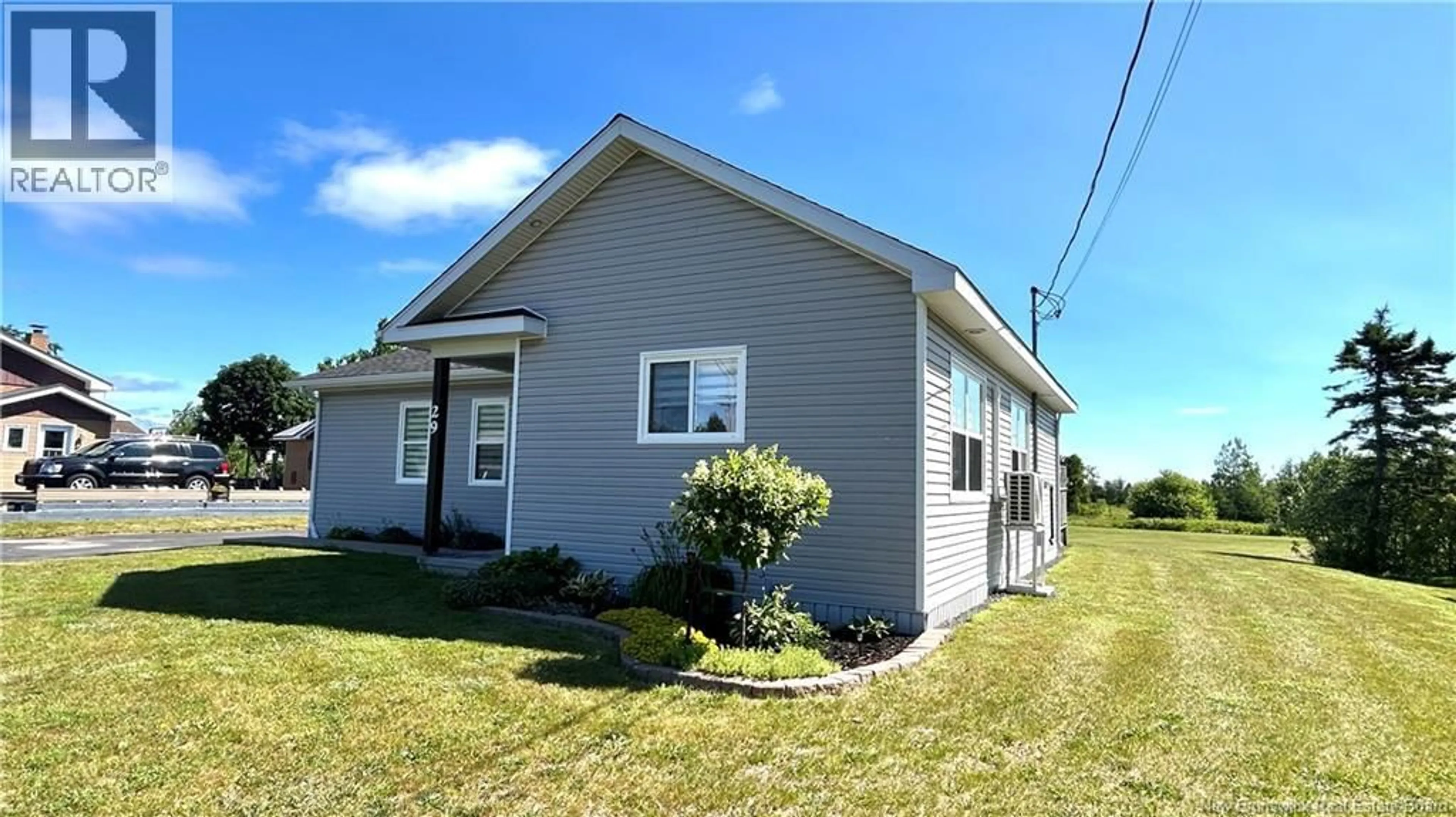 Home with vinyl exterior material, building for 29 ST-SIMON ROAD, Caraquet New Brunswick E1W1B3