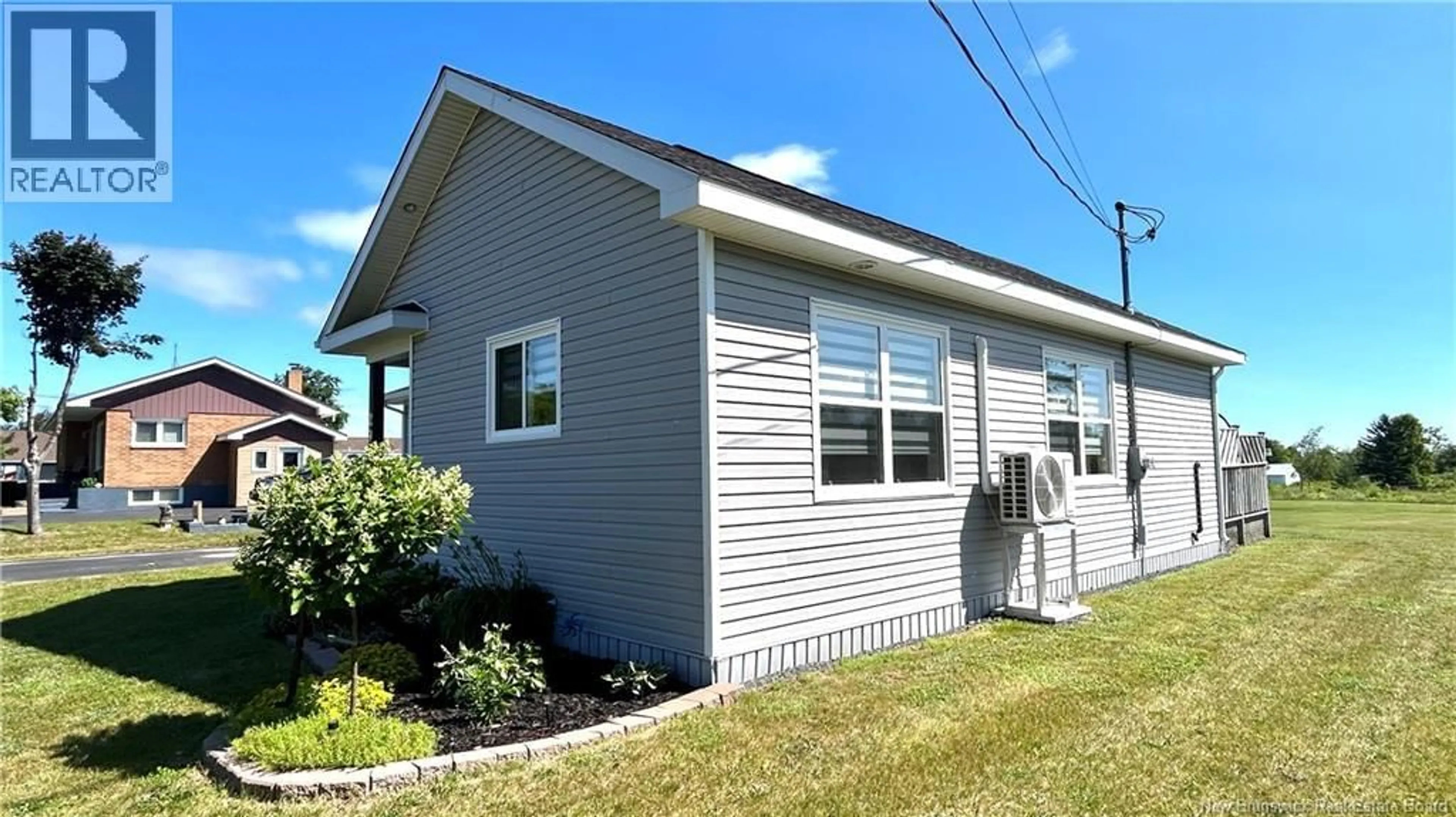 Home with vinyl exterior material, building for 29 ST-SIMON ROAD, Caraquet New Brunswick E1W1B3