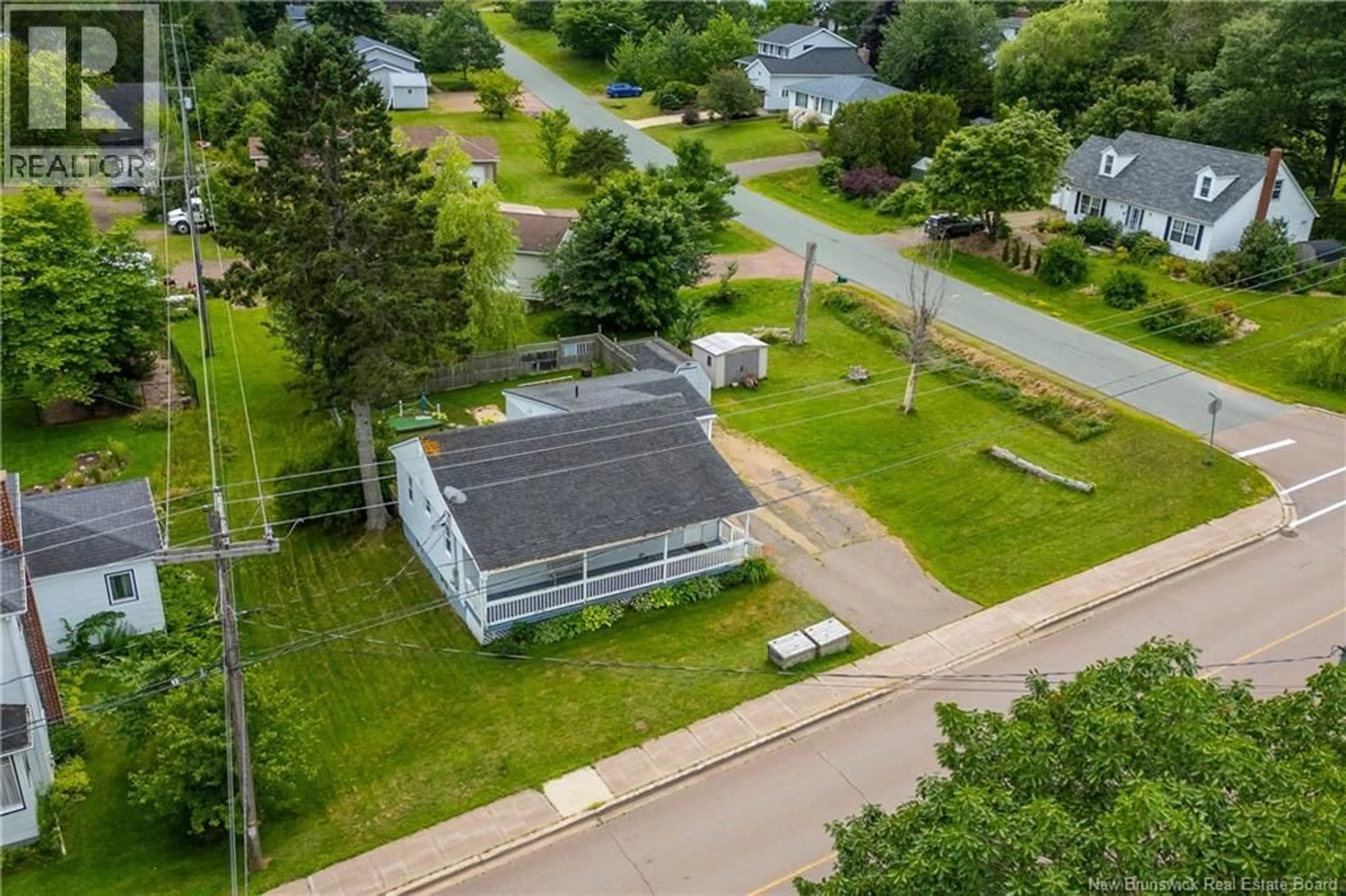 A pic from outside/outdoor area/front of a property/back of a property/a pic from drone, street for 128 YORK STREET, Sackville New Brunswick E4L4S1