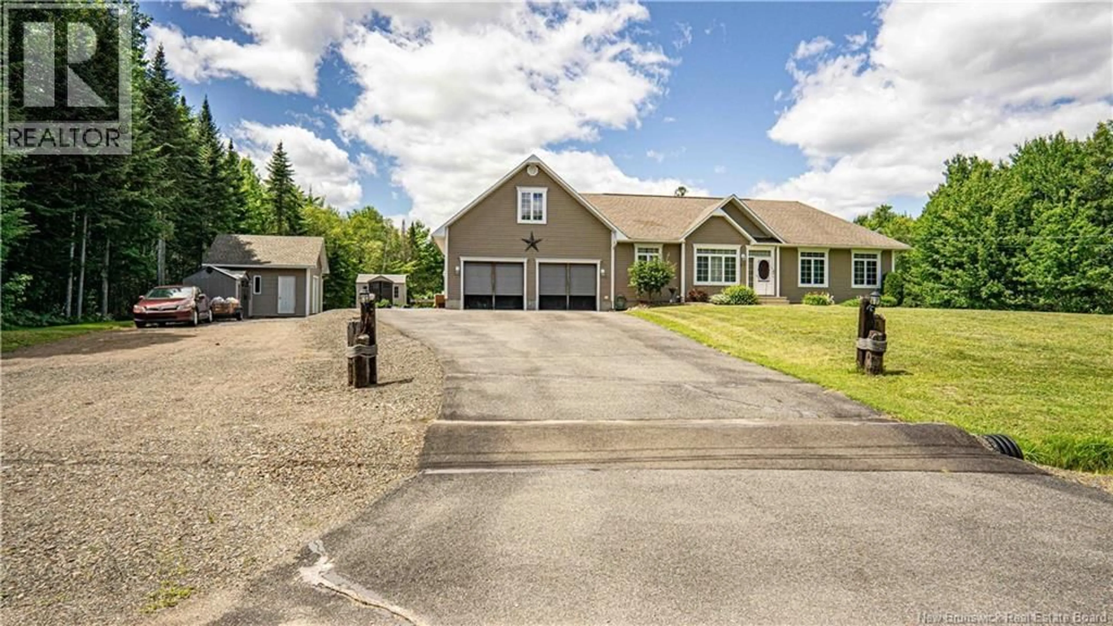 Indoor garage for 87 DEXTER CRESCENT, Lincoln New Brunswick E3B9Z3