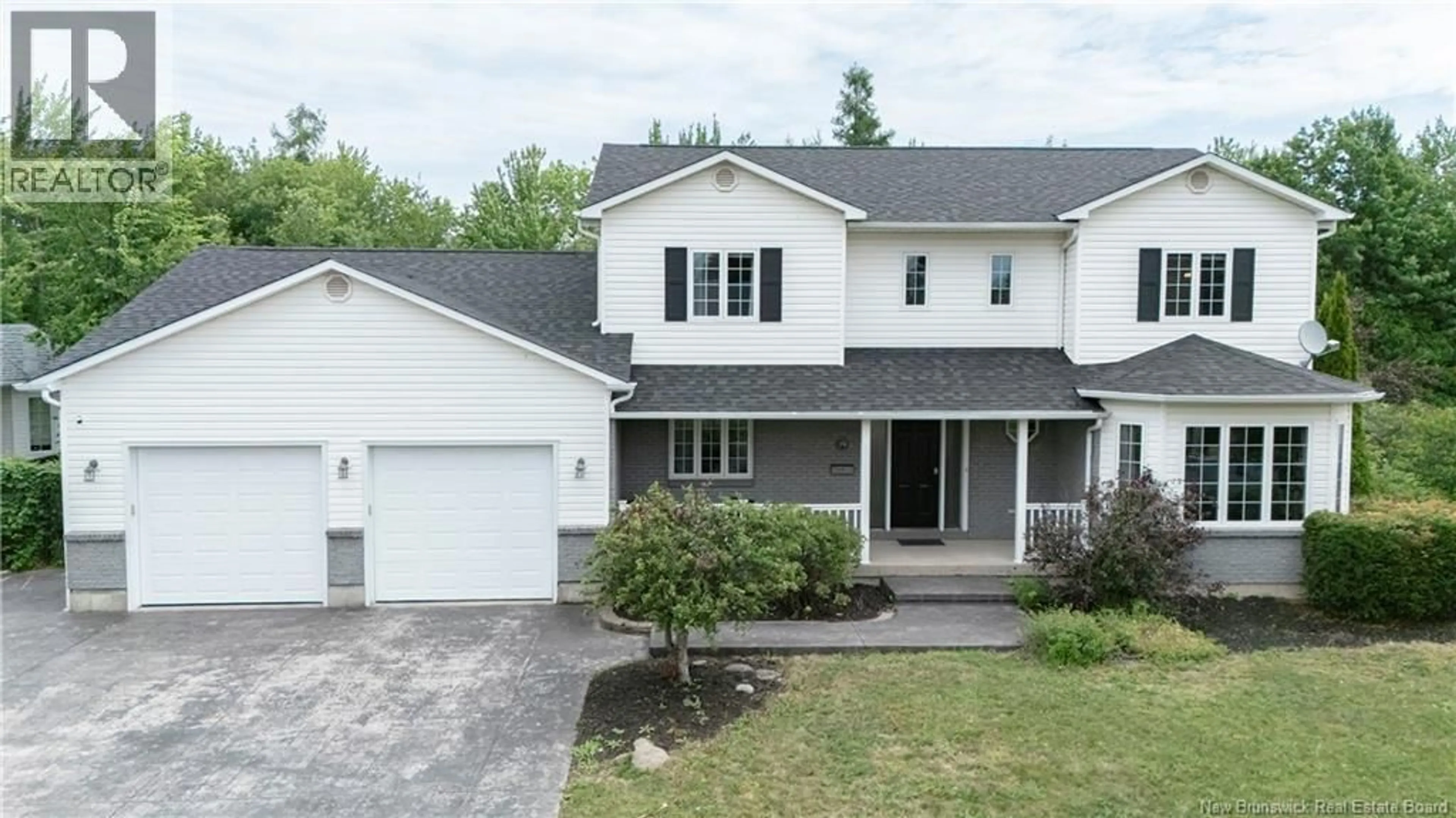 Home with vinyl exterior material, street for 19 HOWE CRESCENT, Oromocto New Brunswick E2V2S1
