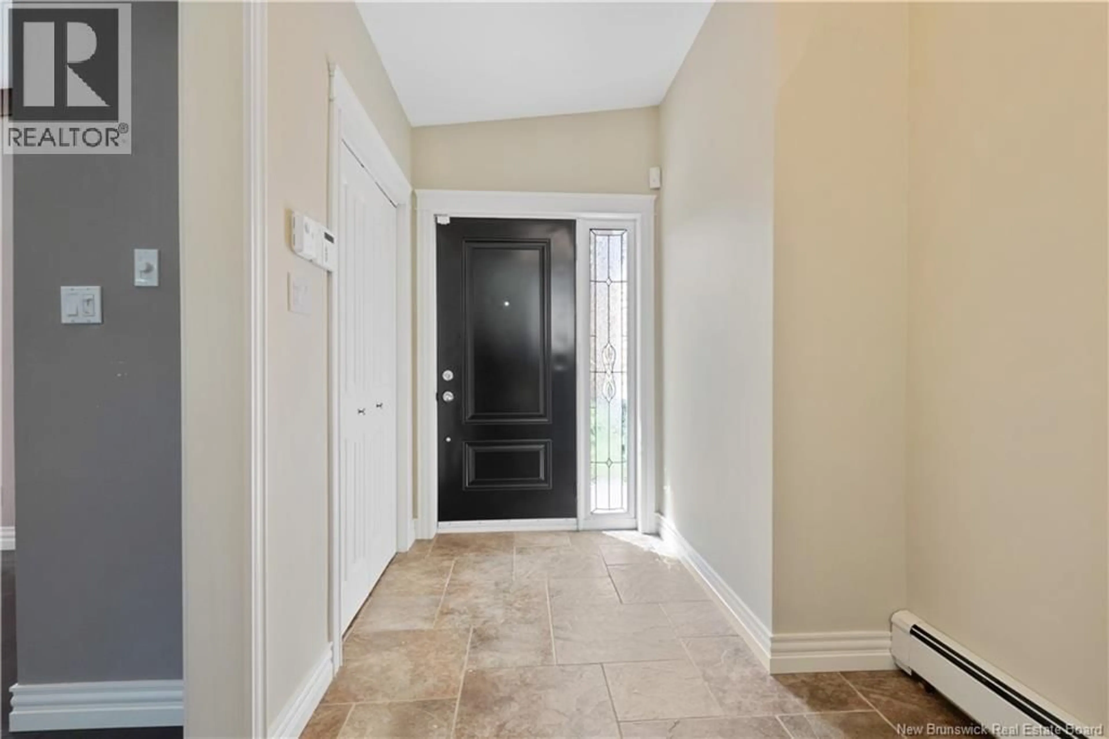 Indoor entryway for 1137 AMIRAULT, Dieppe New Brunswick E1A1E1