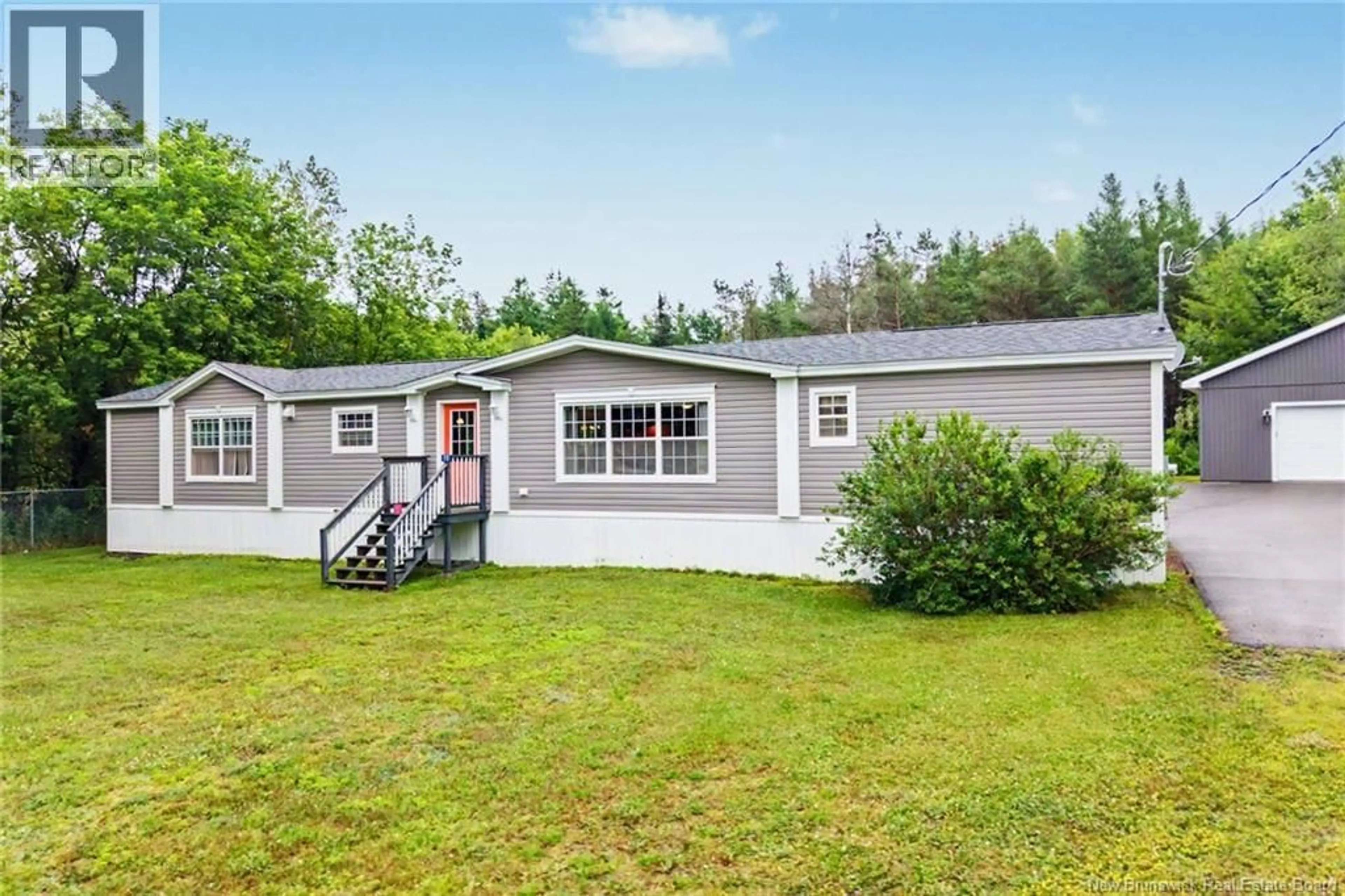 Home with vinyl exterior material, unknown for 19 PINE STREET, Chipman New Brunswick E4A1Z4