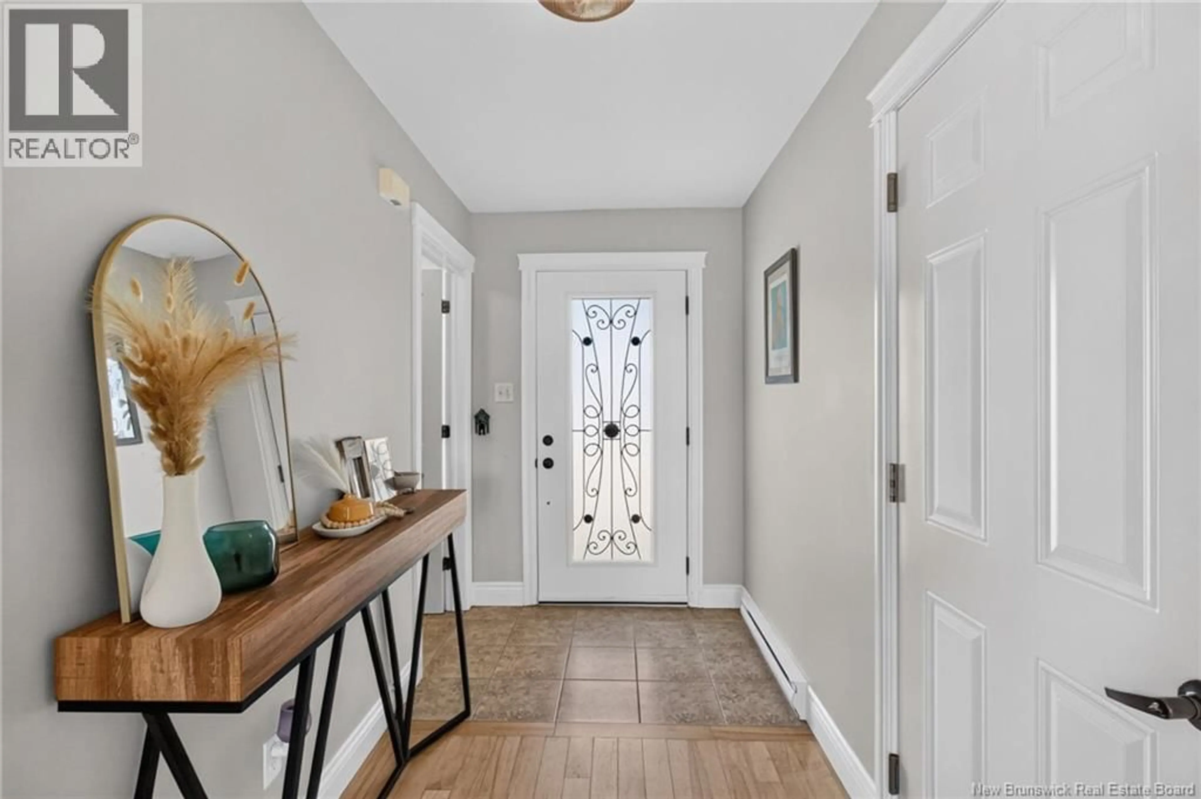 Indoor entryway for 93 JEANNETTE, Dieppe New Brunswick E1A0K3