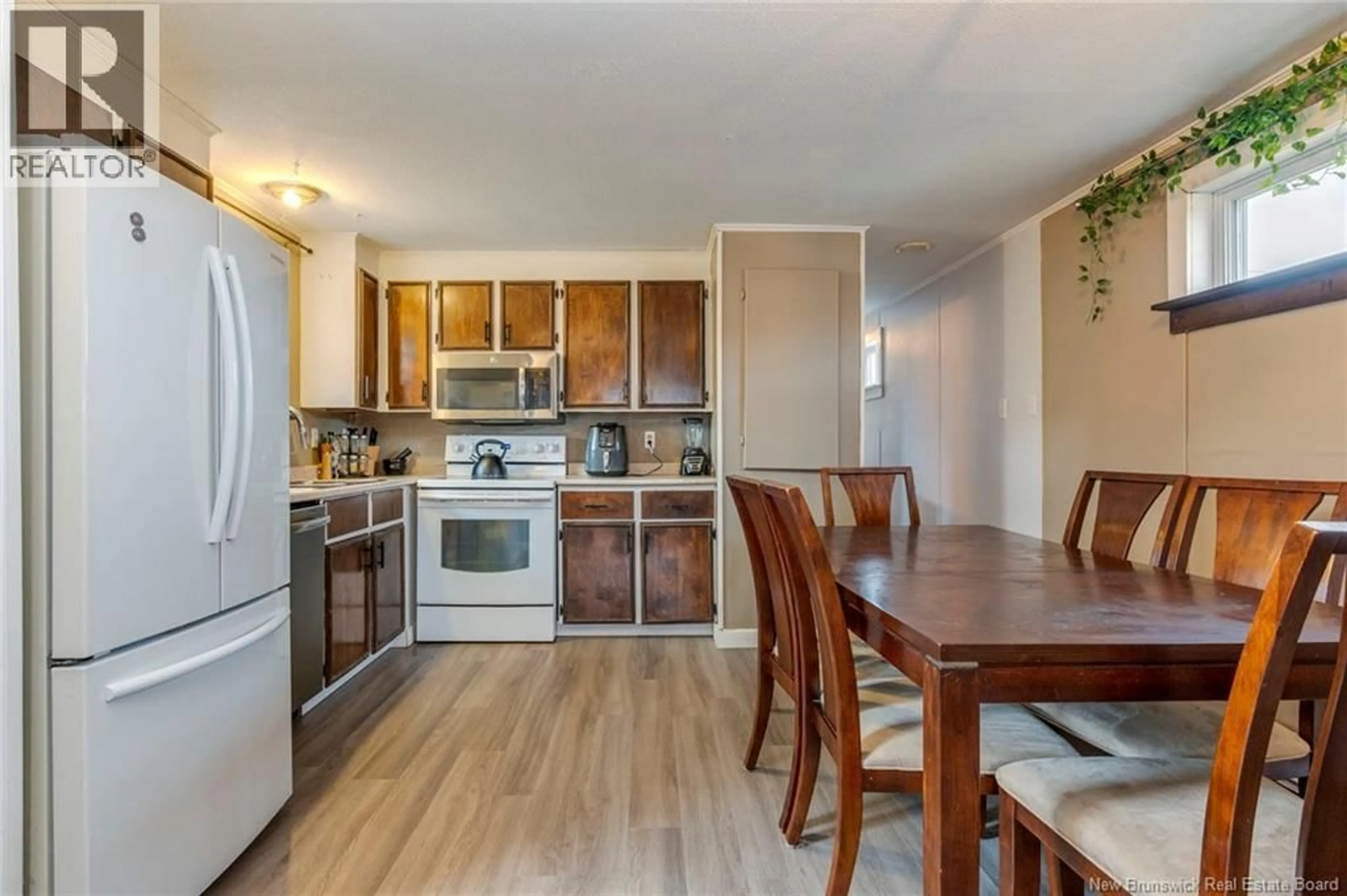 Standard kitchen, wood/laminate floor for 94 WEISNER, Lakeville New Brunswick E1H1L6