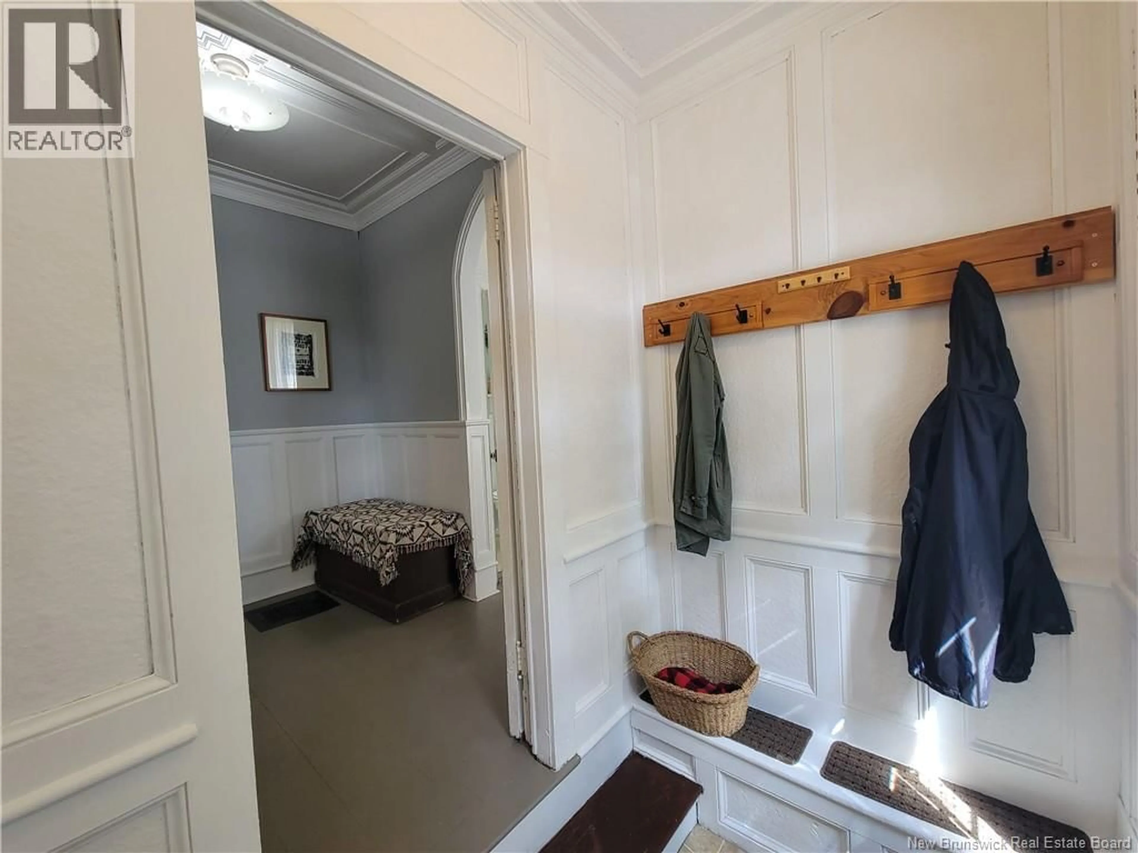 Indoor entryway for 293 CROWN STREET, Saint John New Brunswick E2L2Y3