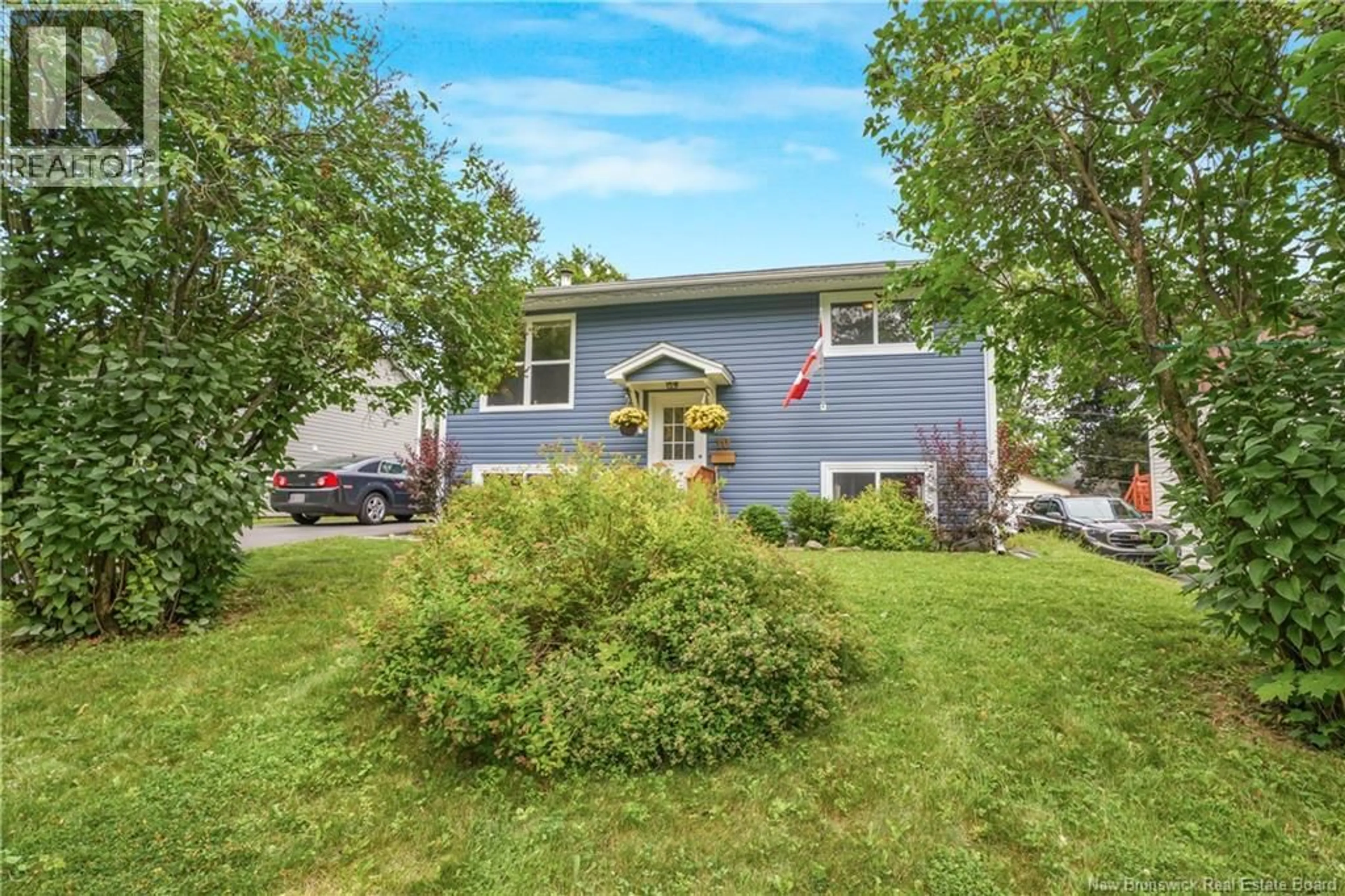 Home with vinyl exterior material, street for 10 LILAC CRESCENT, Fredericton New Brunswick E3A2G6