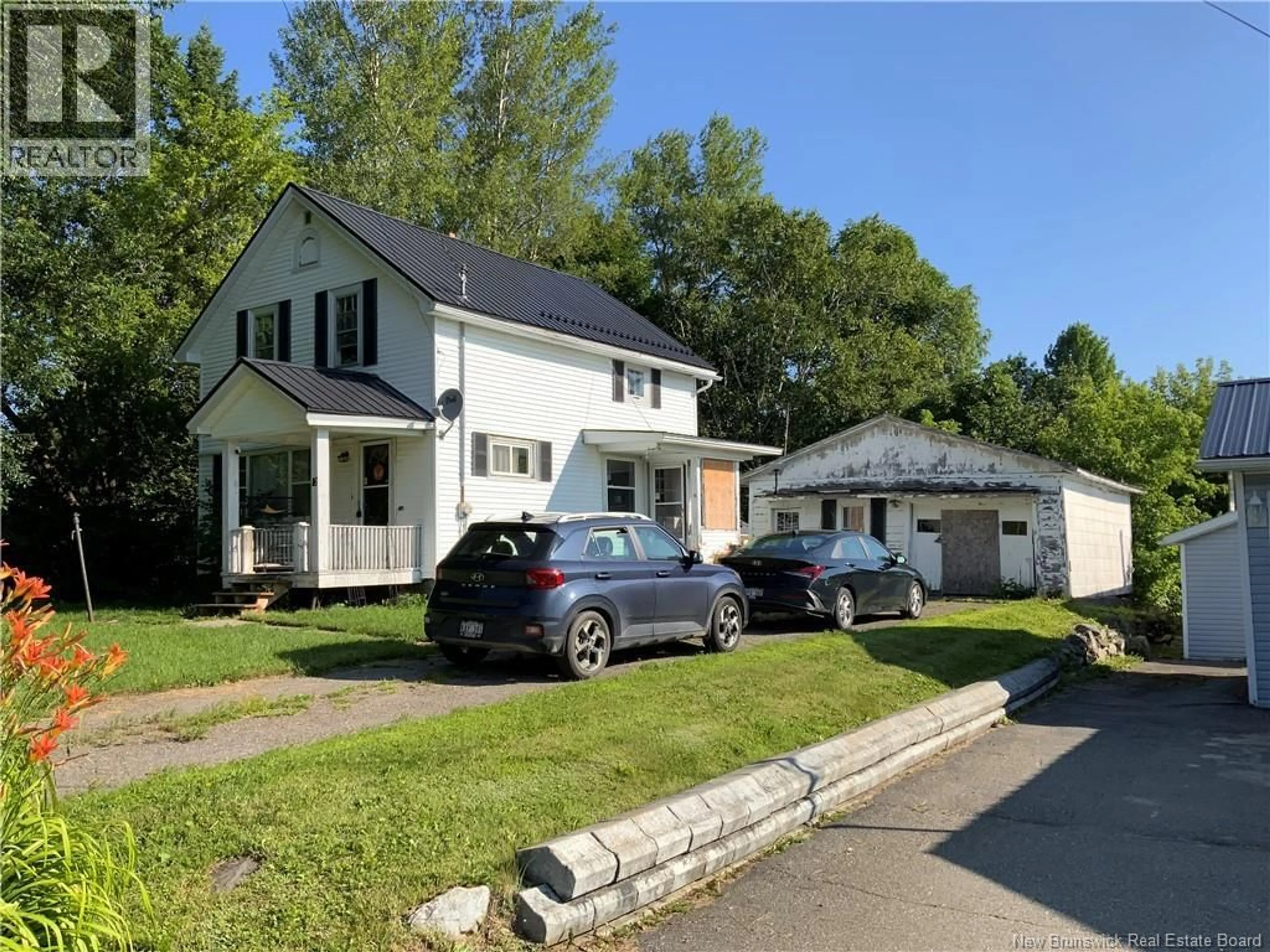 A pic from outside/outdoor area/front of a property/back of a property/a pic from drone, street for 16 HIGH STREET, Canterbury New Brunswick E6H1K9