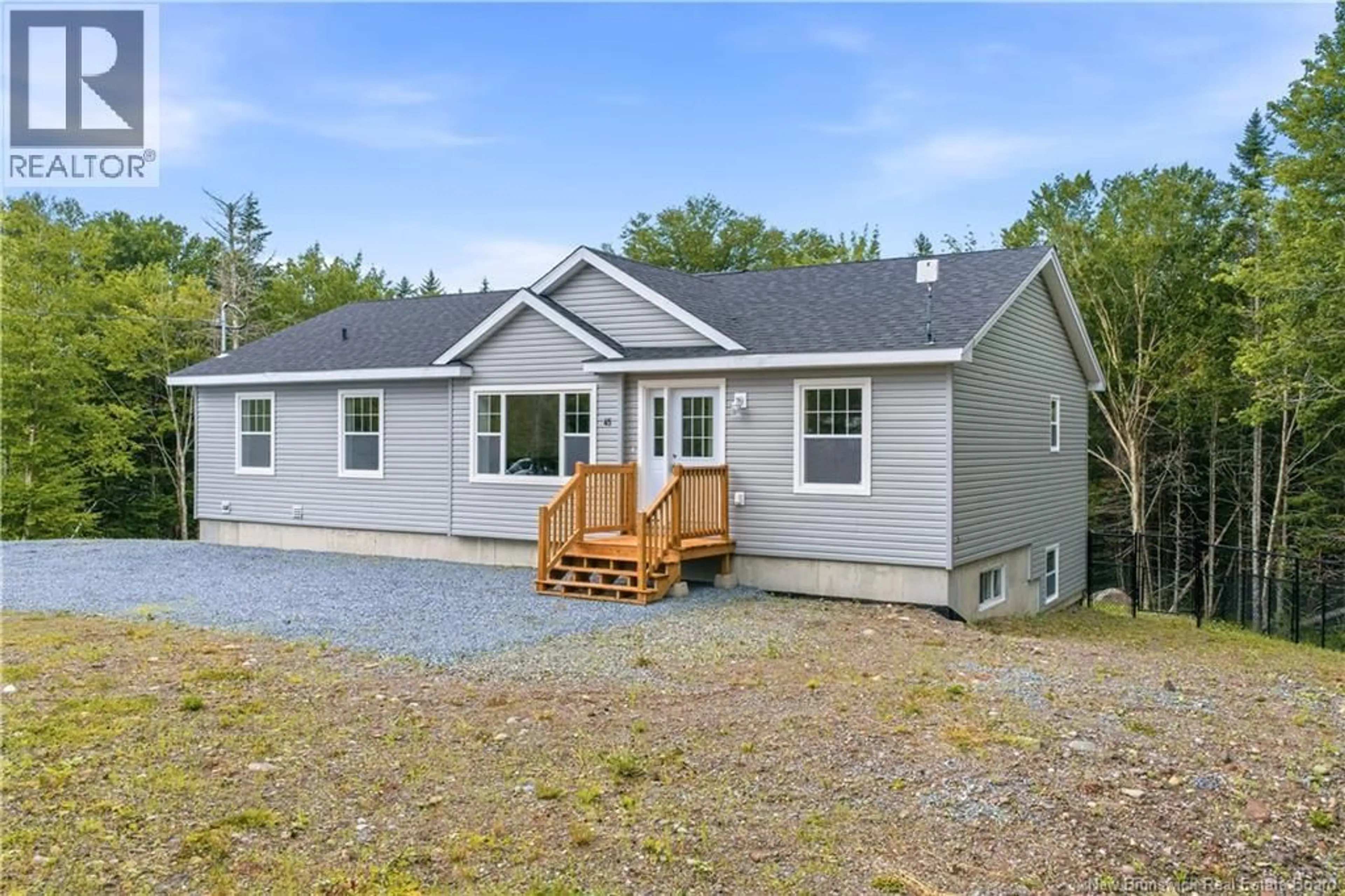 Home with vinyl exterior material, building for 45 FRIARS DRIVE, Baxters Corner New Brunswick E2S3H2