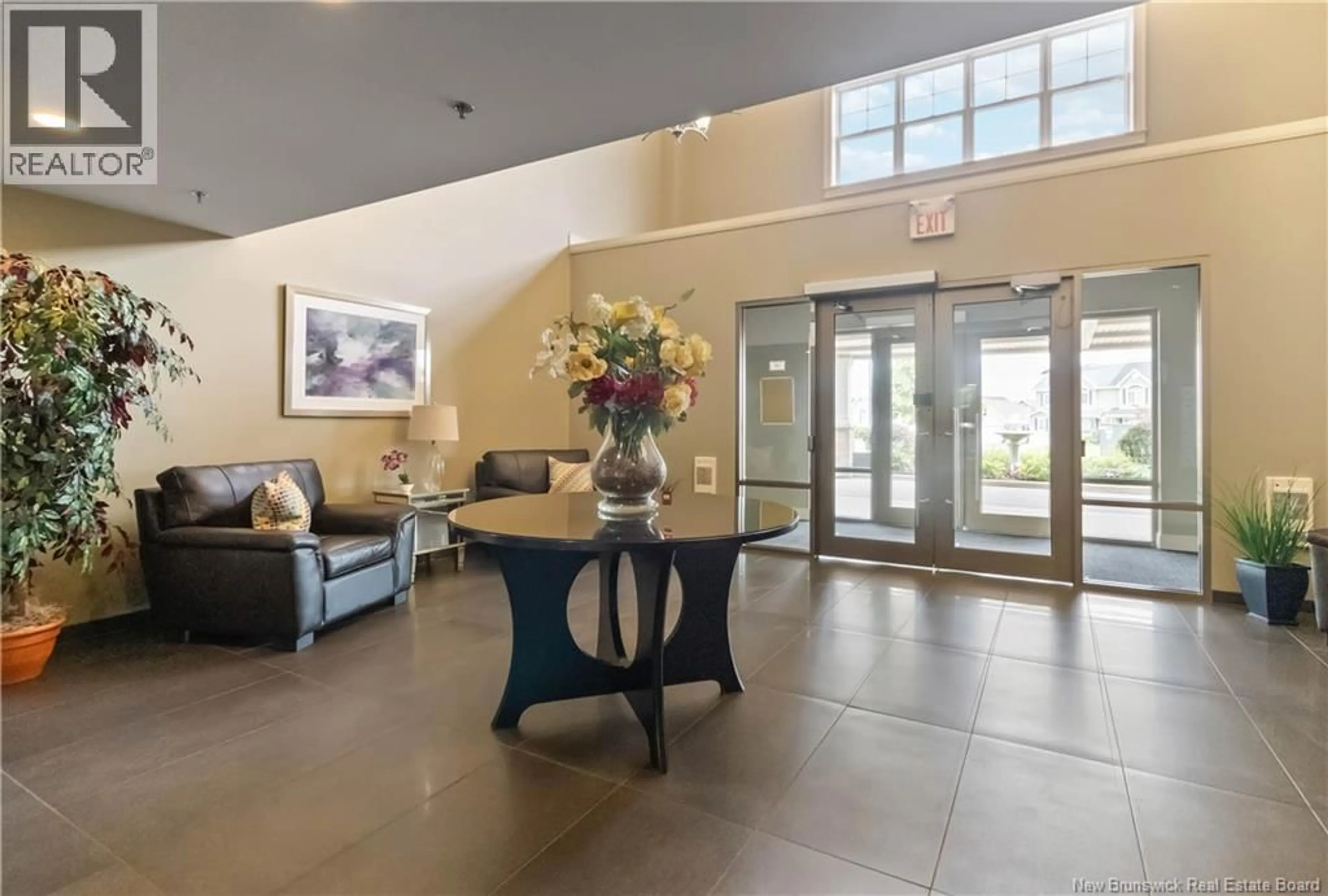 Indoor foyer for 402 - 88 WOODS TERRACE, Moncton New Brunswick E1G1X6