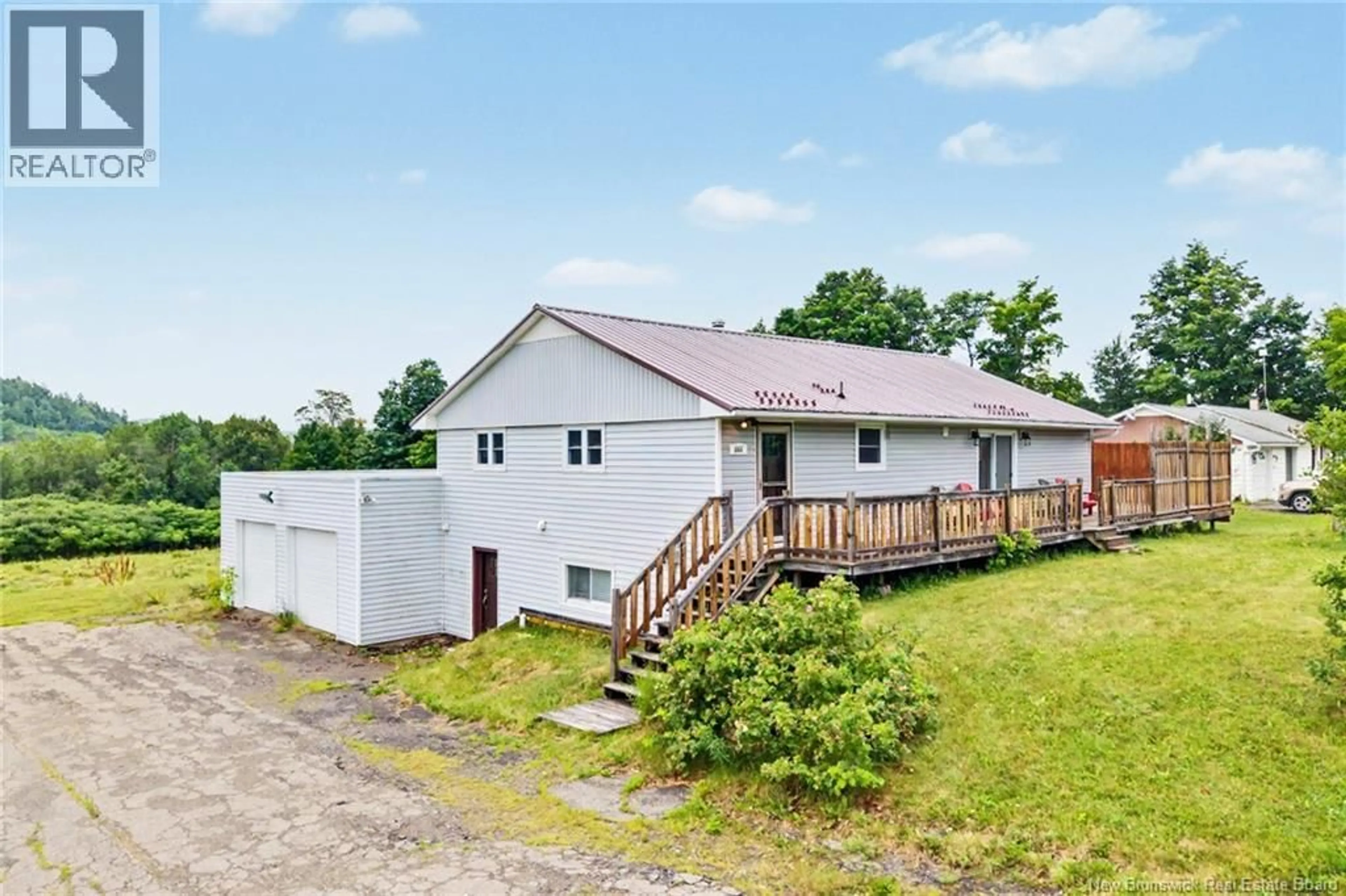 A pic from outside/outdoor area/front of a property/back of a property/a pic from drone, building for 664 OTIS DRIVE, Nackawic New Brunswick E6G1H8