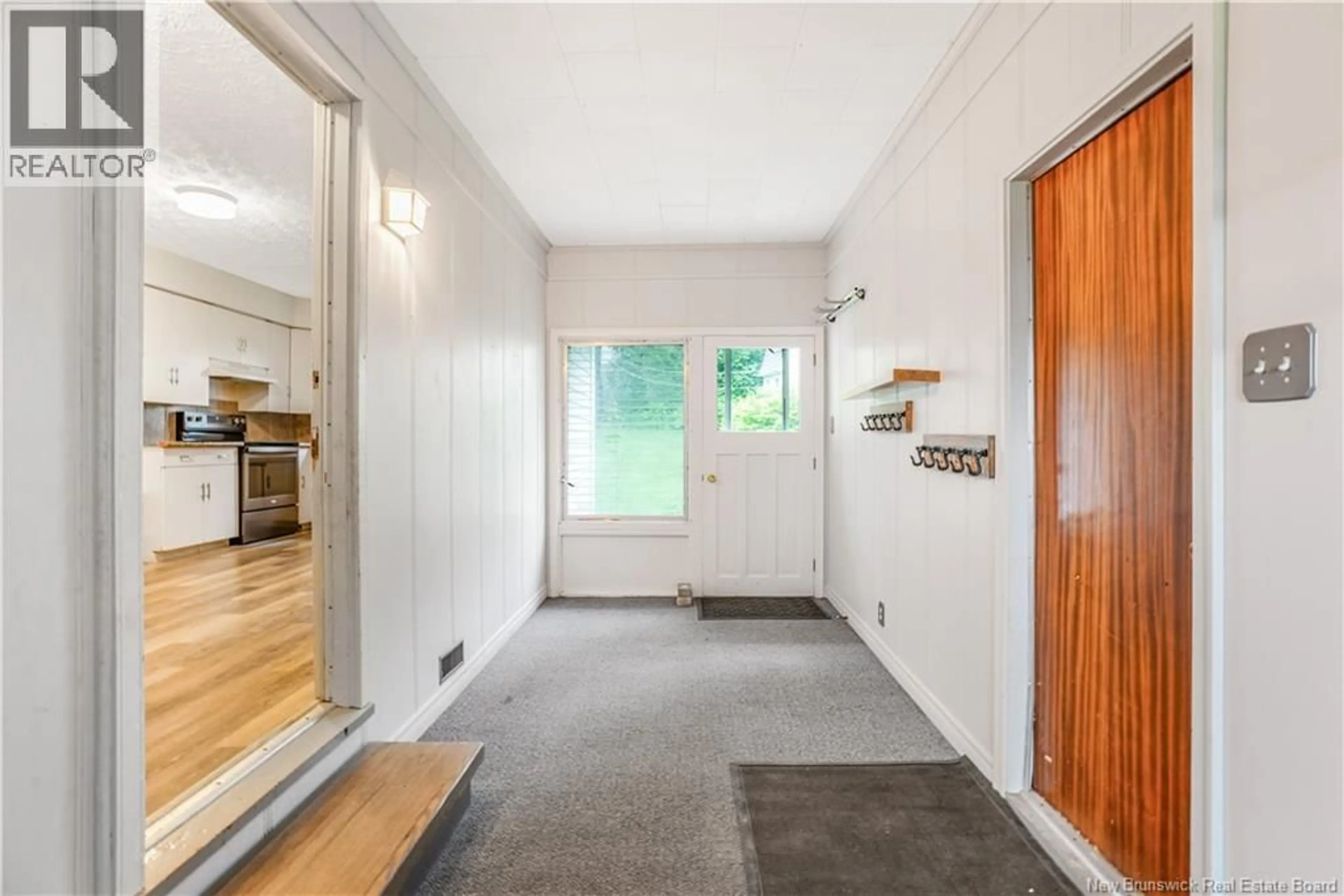 Indoor entryway for 22 BIRCHCROFT DRIVE, Fredericton New Brunswick E3C1K7