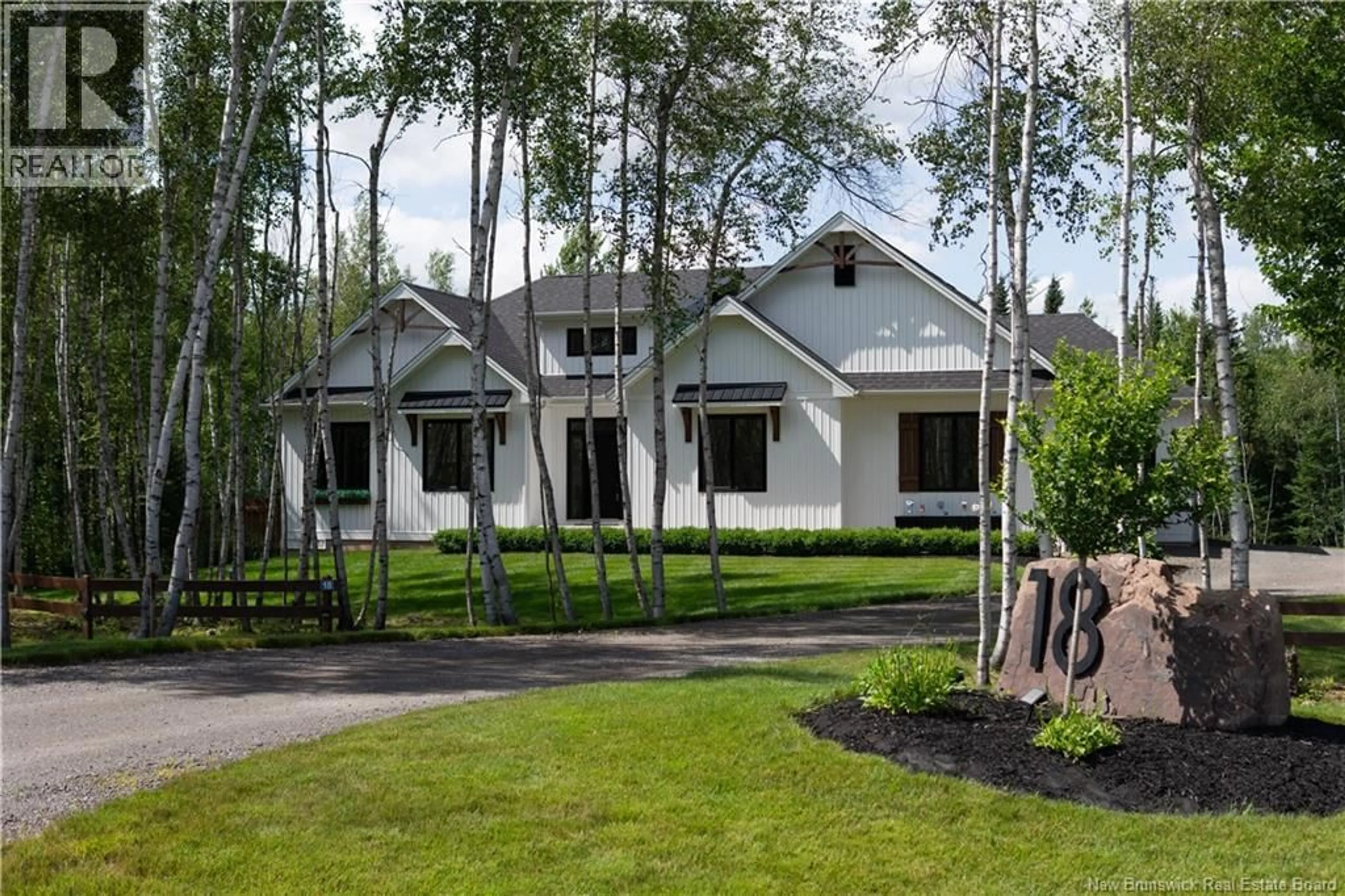 Home with vinyl exterior material, mountain view for 18 MESANGE COURT, Greater Lakeburn New Brunswick E1H0N4