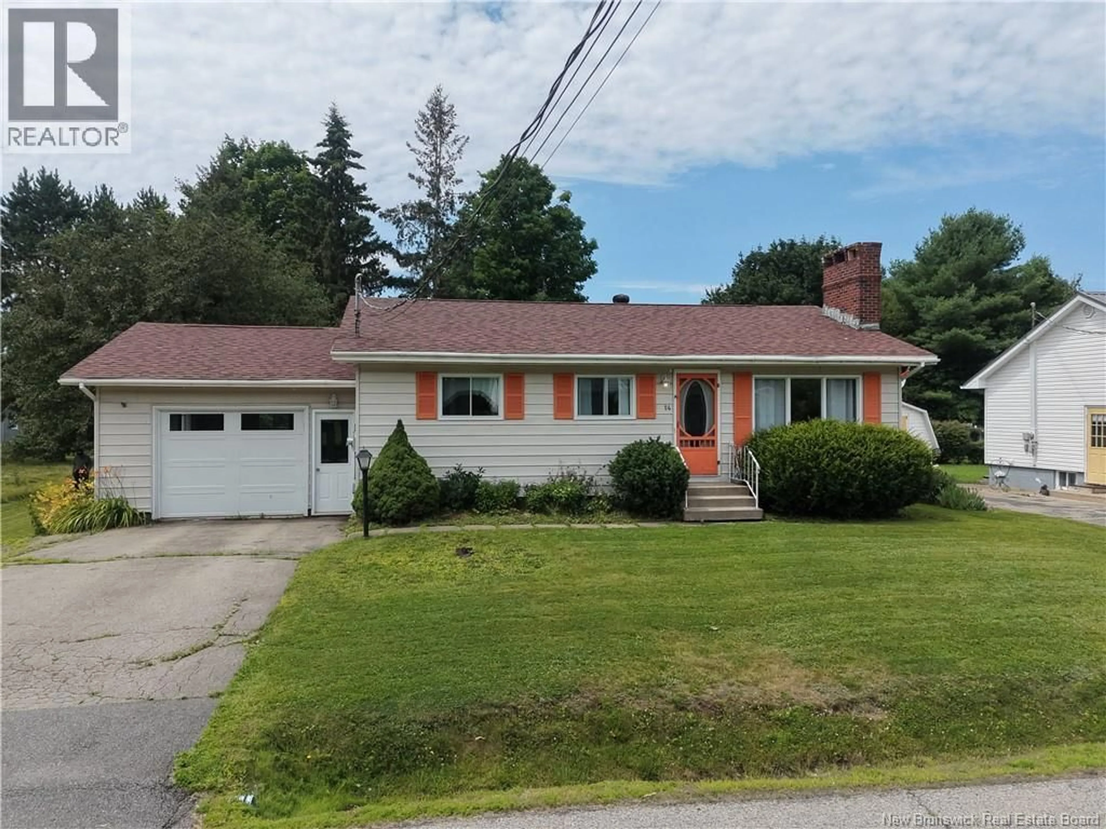 Home with vinyl exterior material, street for 14 GOLDING STREET, Sussex New Brunswick E4E2C1