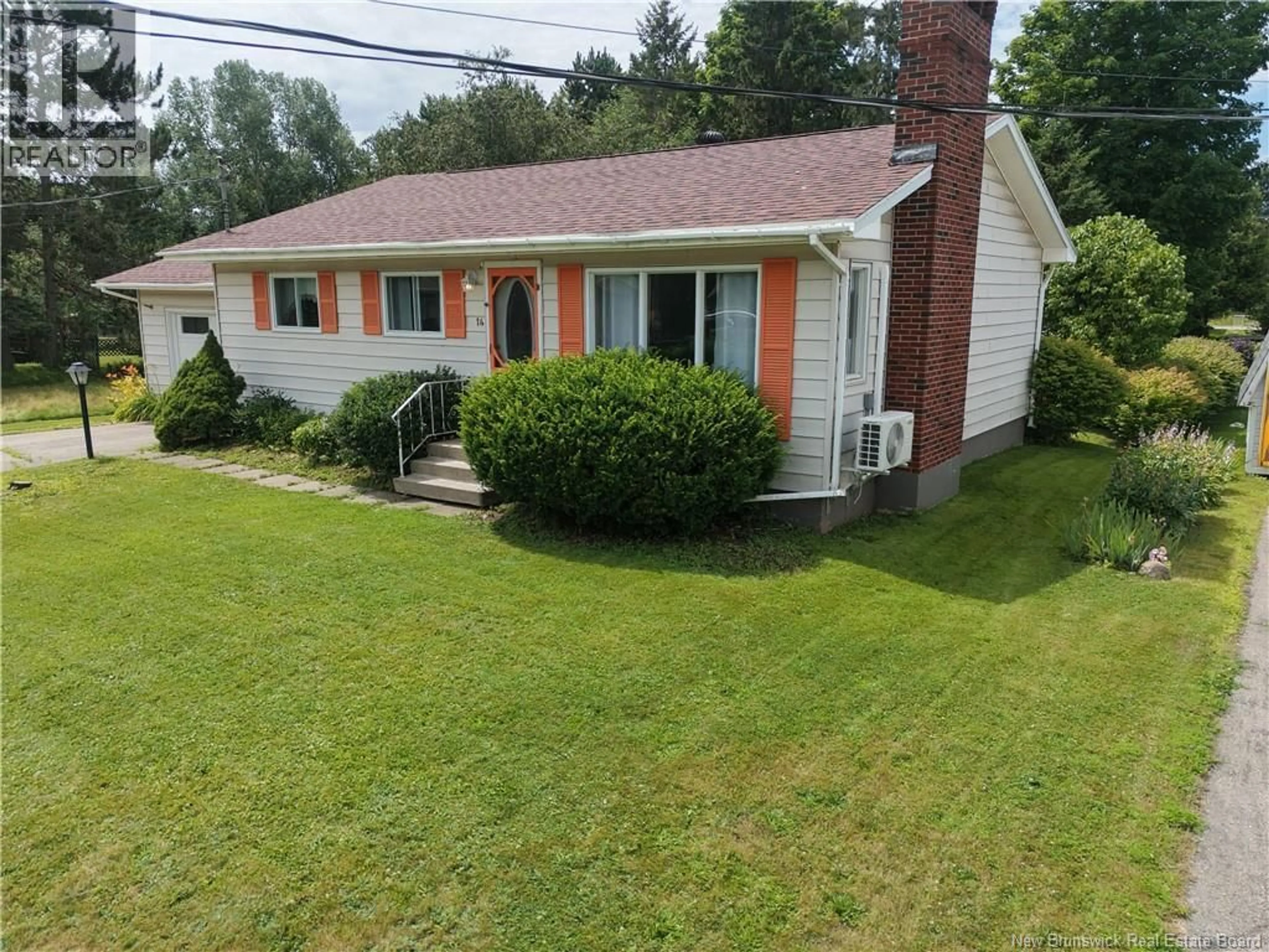 A pic from outside/outdoor area/front of a property/back of a property/a pic from drone, street for 14 GOLDING STREET, Sussex New Brunswick E4E2C1