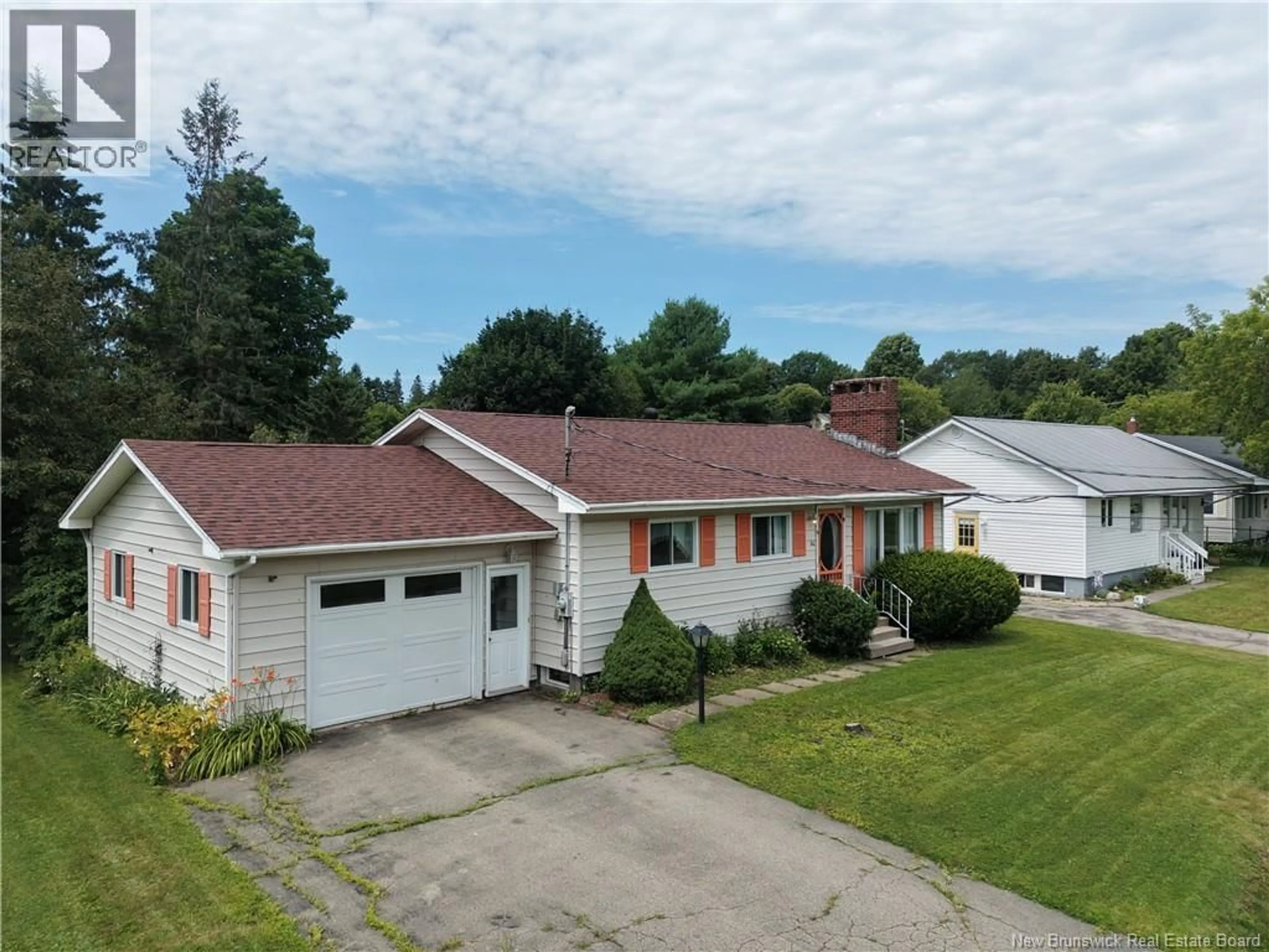 A pic from outside/outdoor area/front of a property/back of a property/a pic from drone, street for 14 GOLDING STREET, Sussex New Brunswick E4E2C1