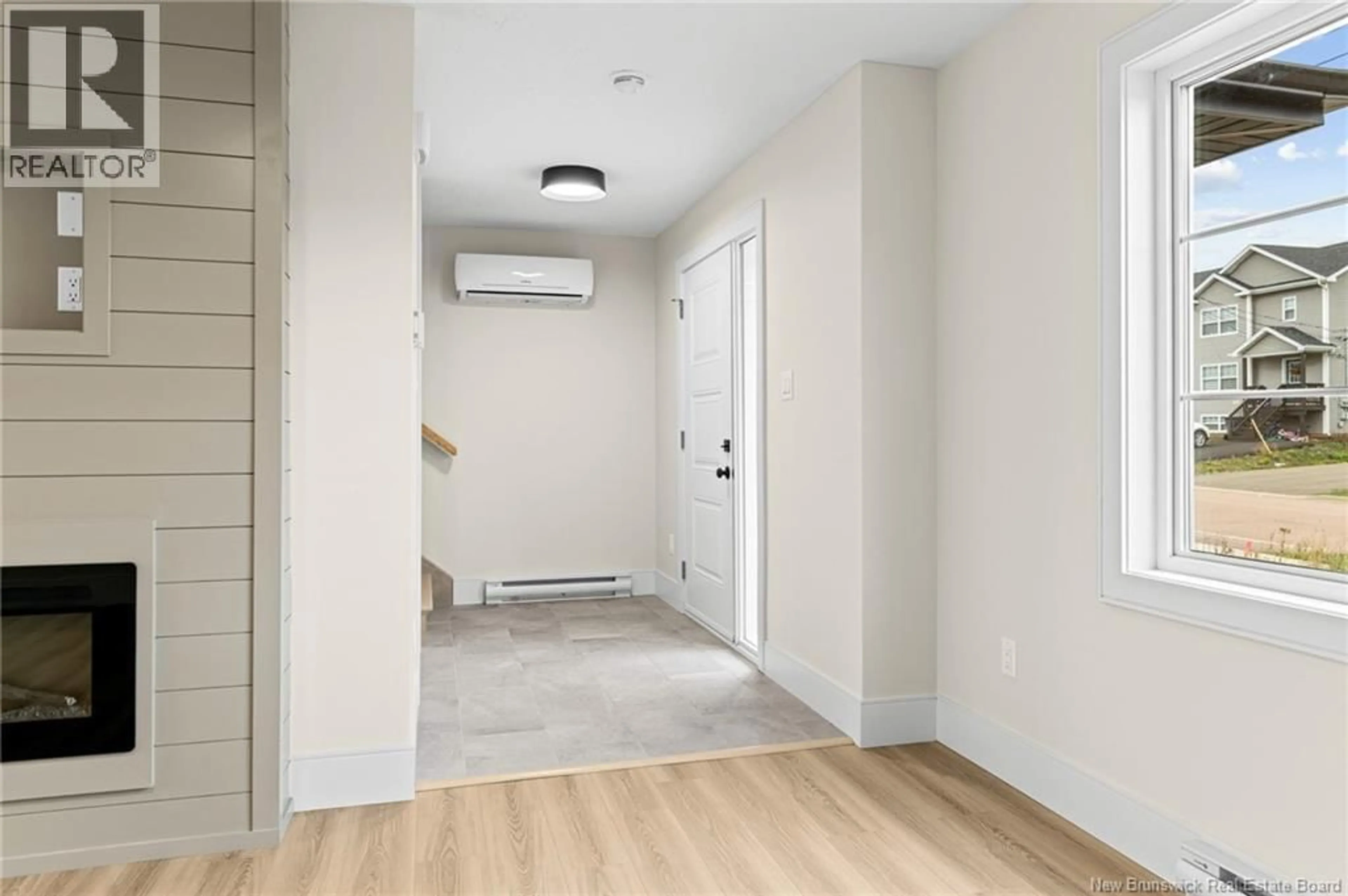 Indoor entryway for 118 EDINGTON STREET, Moncton New Brunswick E1E0G6