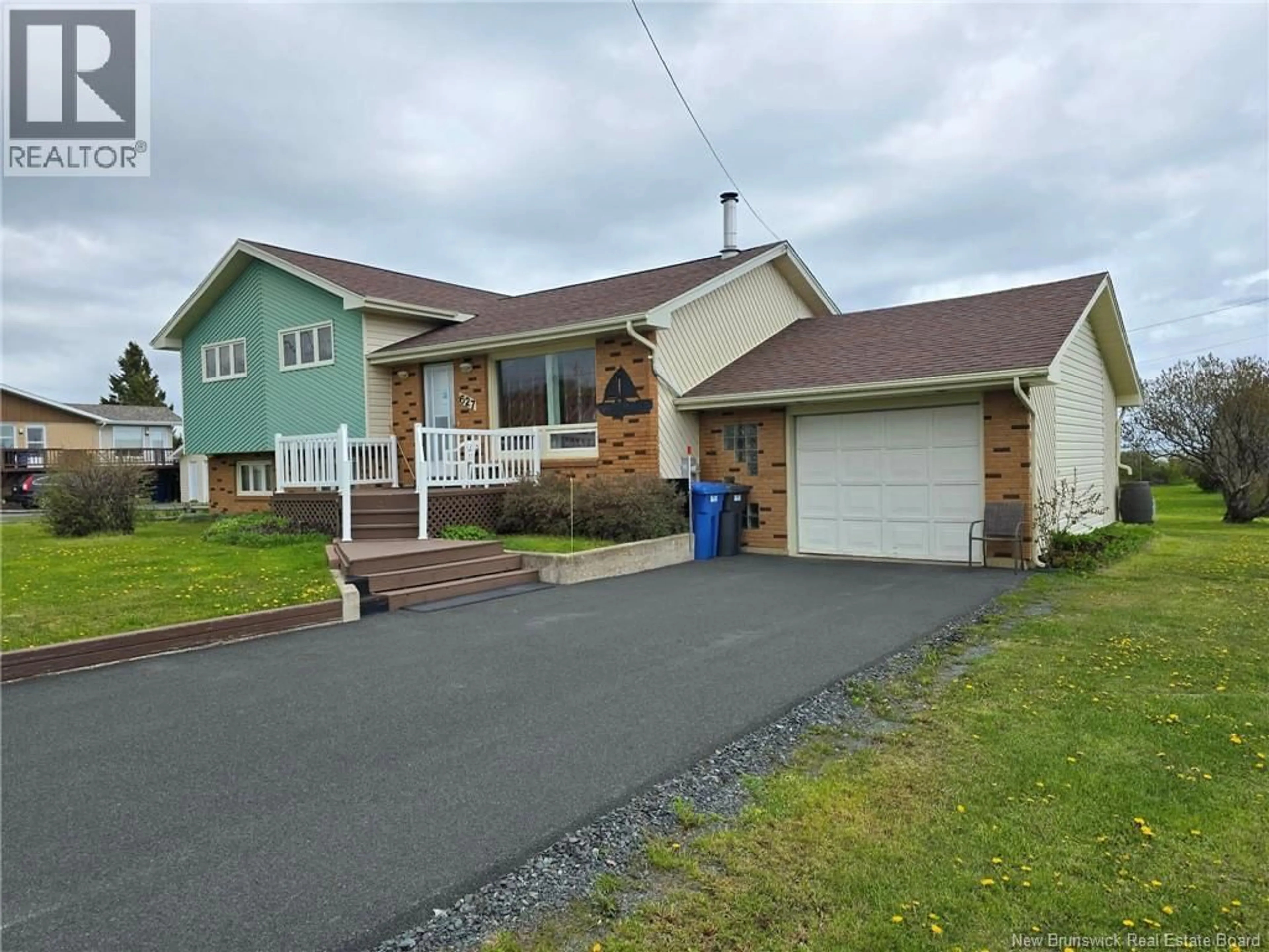 Home with vinyl exterior material, street for 627 PRINCIPALE STREET, Pointe-Verte New Brunswick E8J2P7