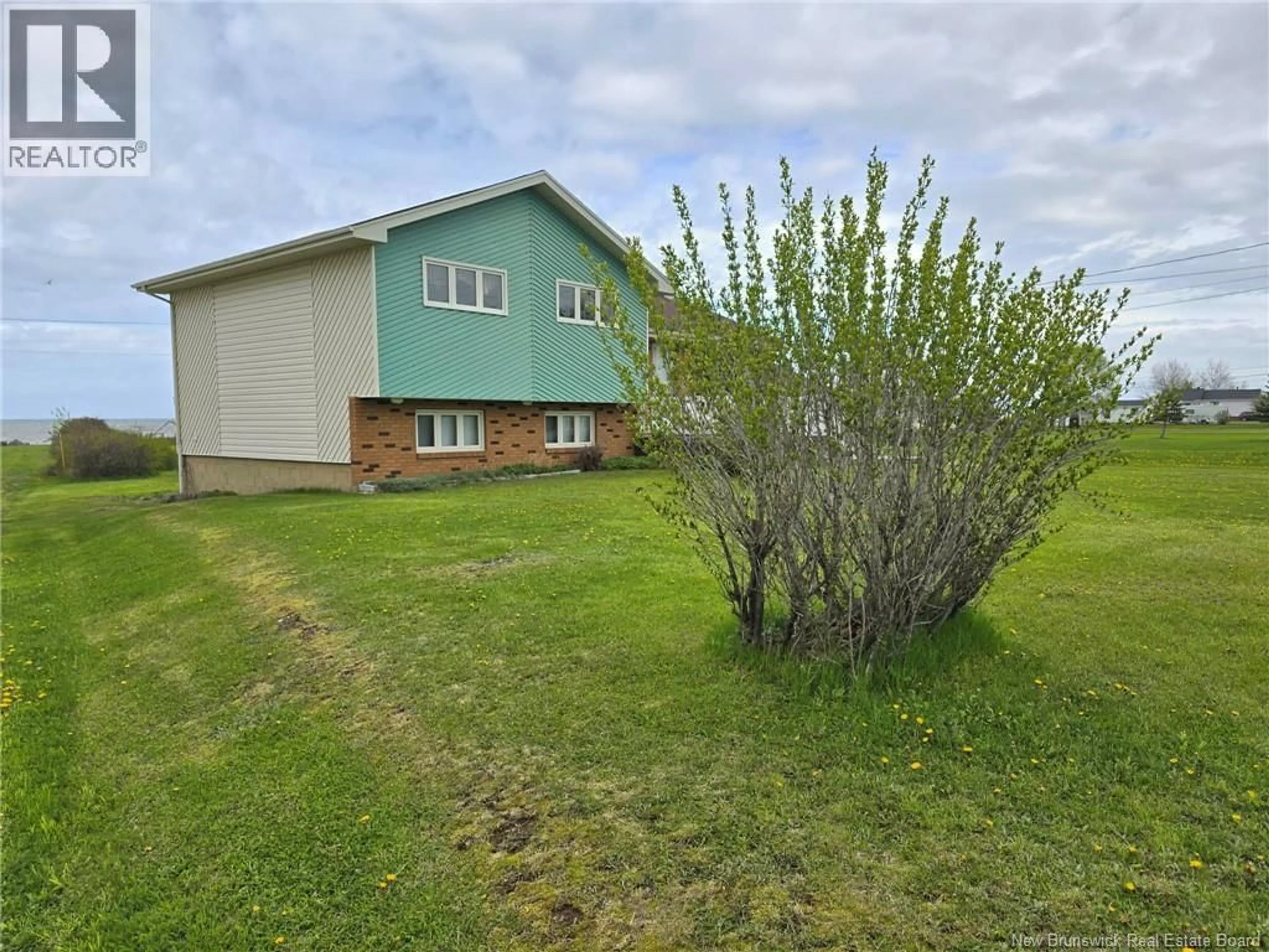 A pic from outside/outdoor area/front of a property/back of a property/a pic from drone, street for 627 PRINCIPALE STREET, Pointe-Verte New Brunswick E8J2P7
