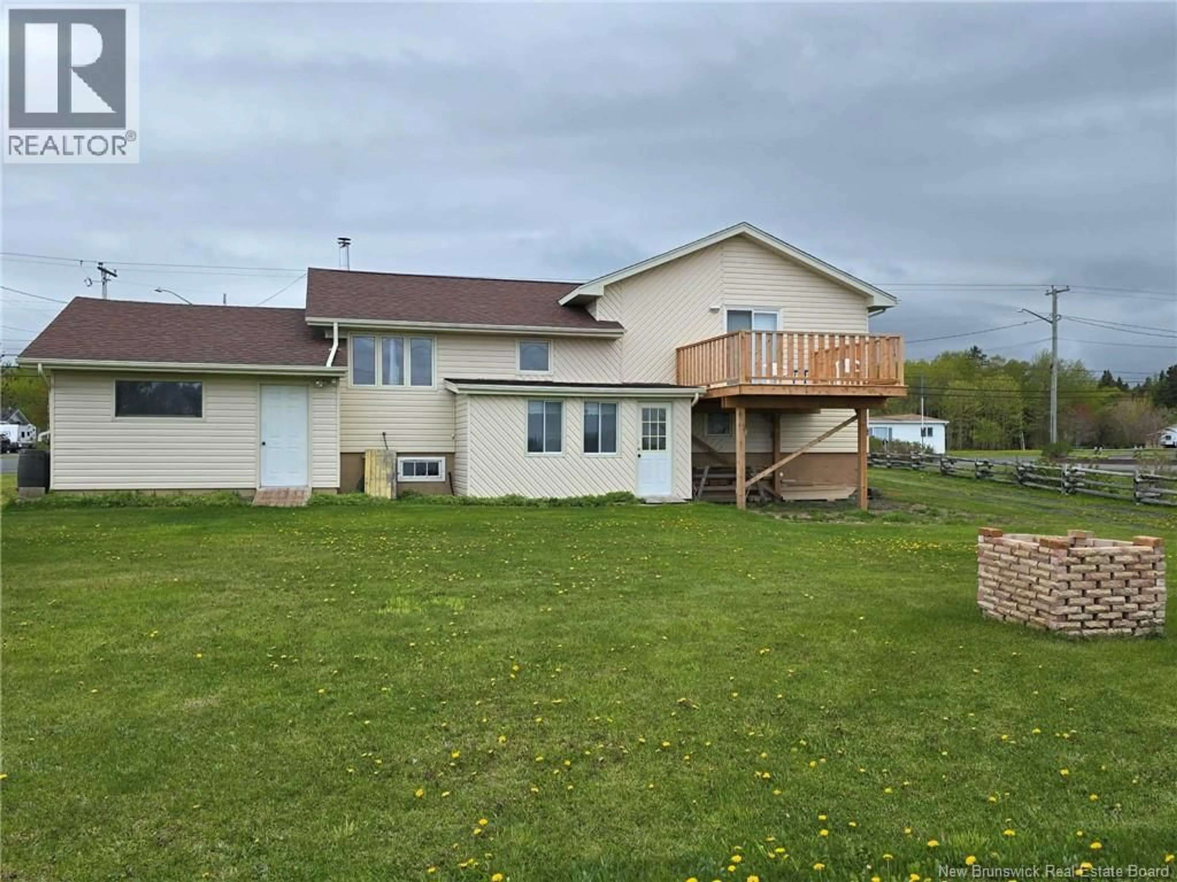 A pic from outside/outdoor area/front of a property/back of a property/a pic from drone, water/lake/river/ocean view for 627 PRINCIPALE STREET, Pointe-Verte New Brunswick E8J2P7