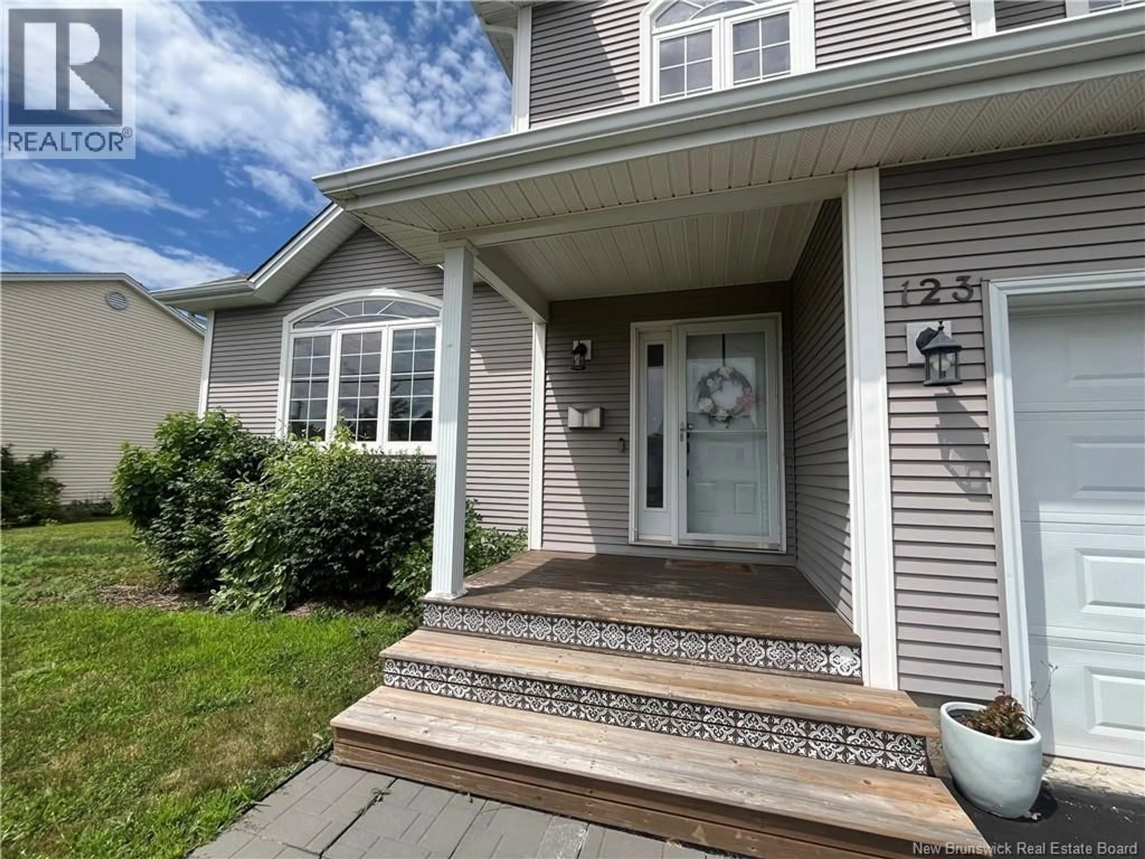 Home with vinyl exterior material, street for 123 MAYFIELD, Moncton New Brunswick E1G5K8
