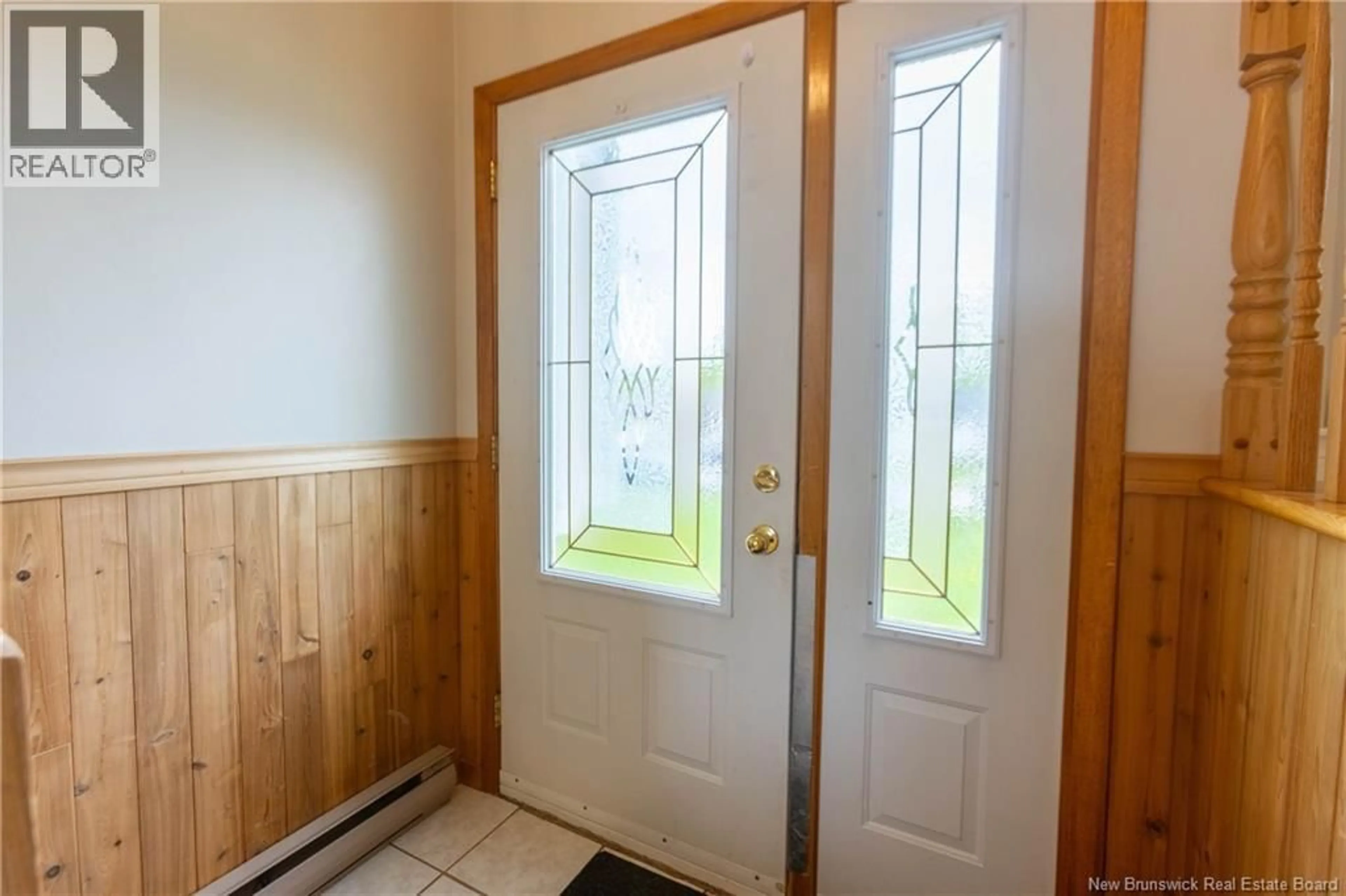 Indoor entryway for 6 AIRVIEW, Dieppe New Brunswick E1A4Z9