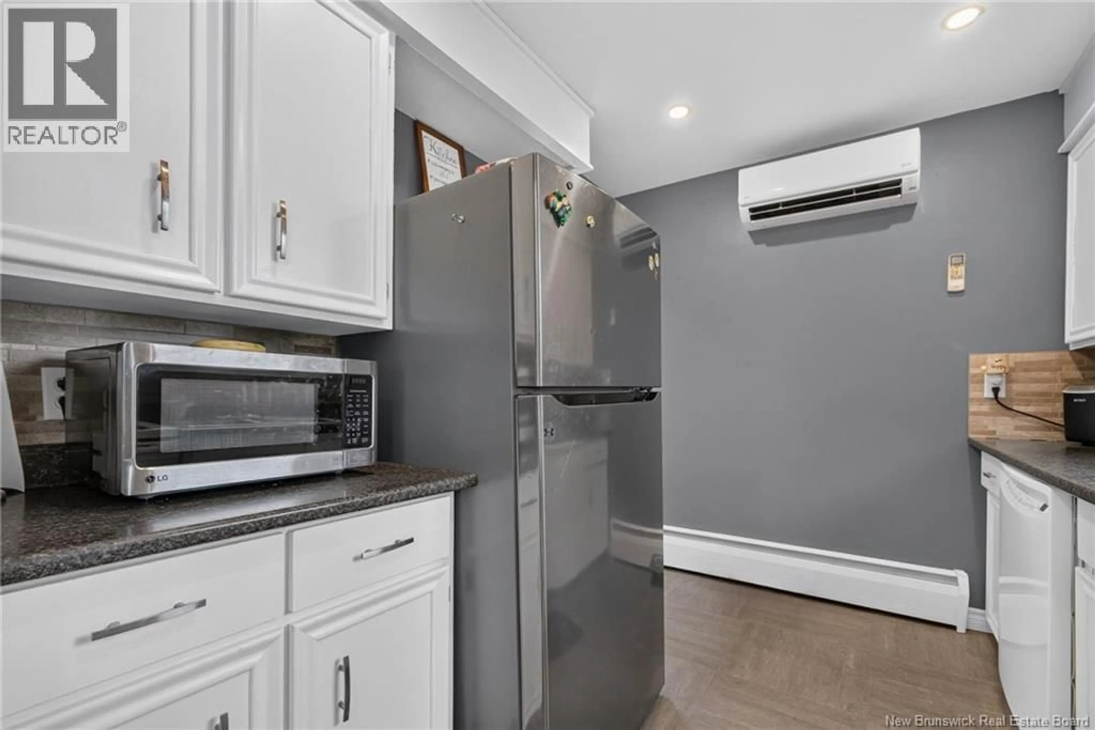 Standard kitchen, unknown for 47 WILLOWBEND DRIVE, Moncton New Brunswick E1A2L9