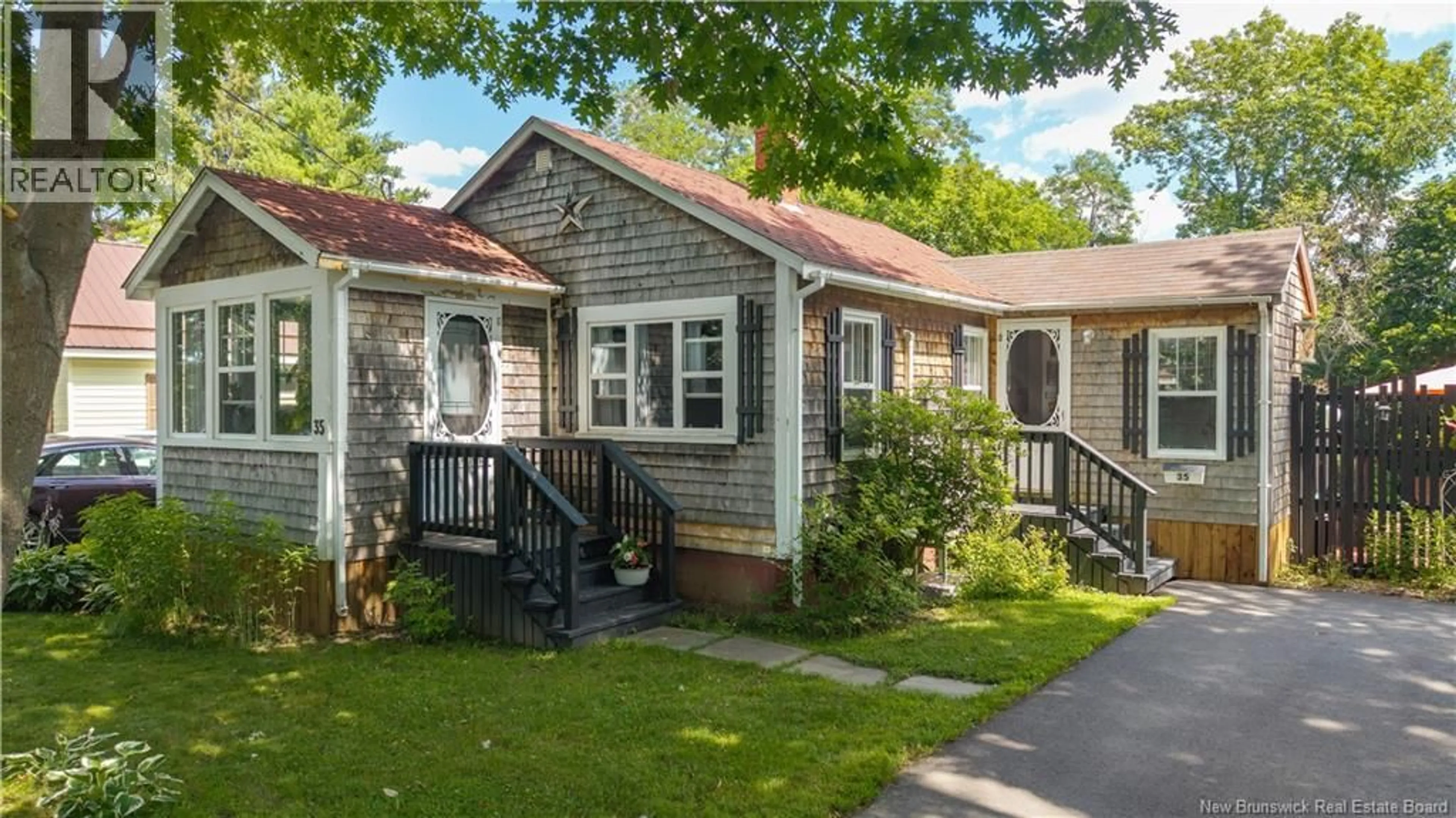 Home with vinyl exterior material, street for 35 HILL STREET, St. Stephen New Brunswick E3L1N6