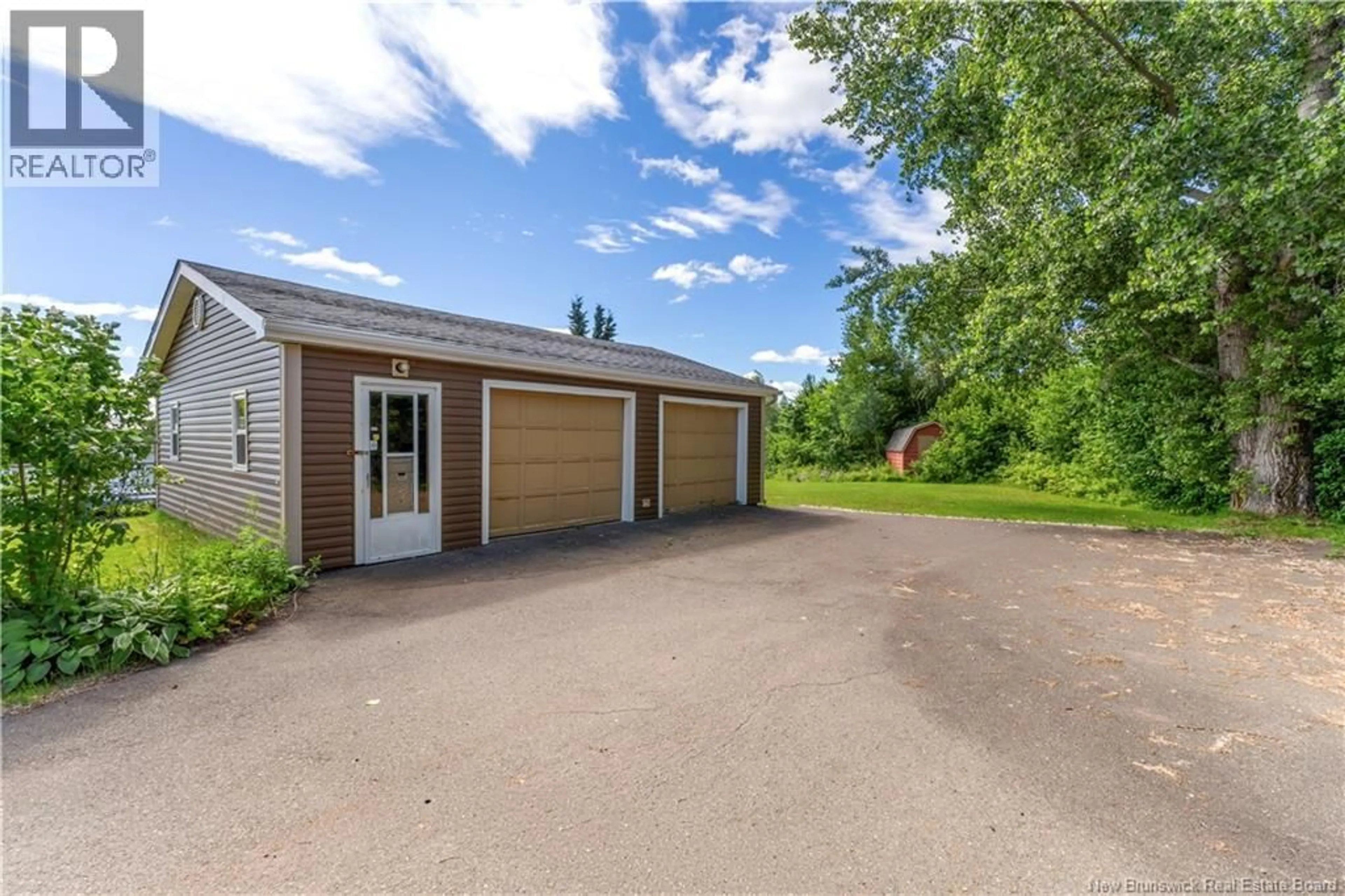 Indoor garage for 2701 CH ACADIE, Cap-Pelé New Brunswick E4N1E5
