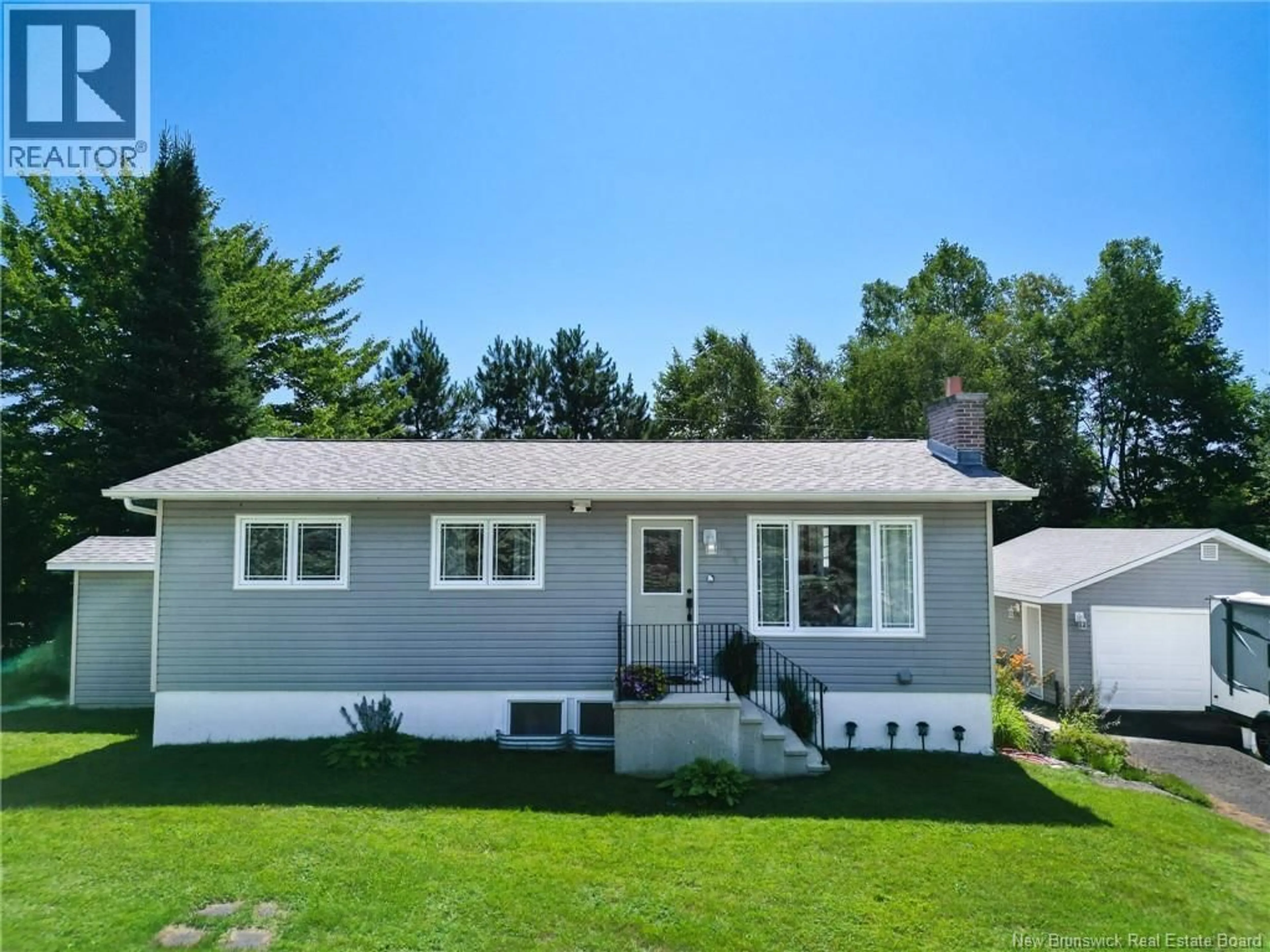 Home with vinyl exterior material, street for 184 DIAMOND STREET, Fredericton New Brunswick E3G7V1