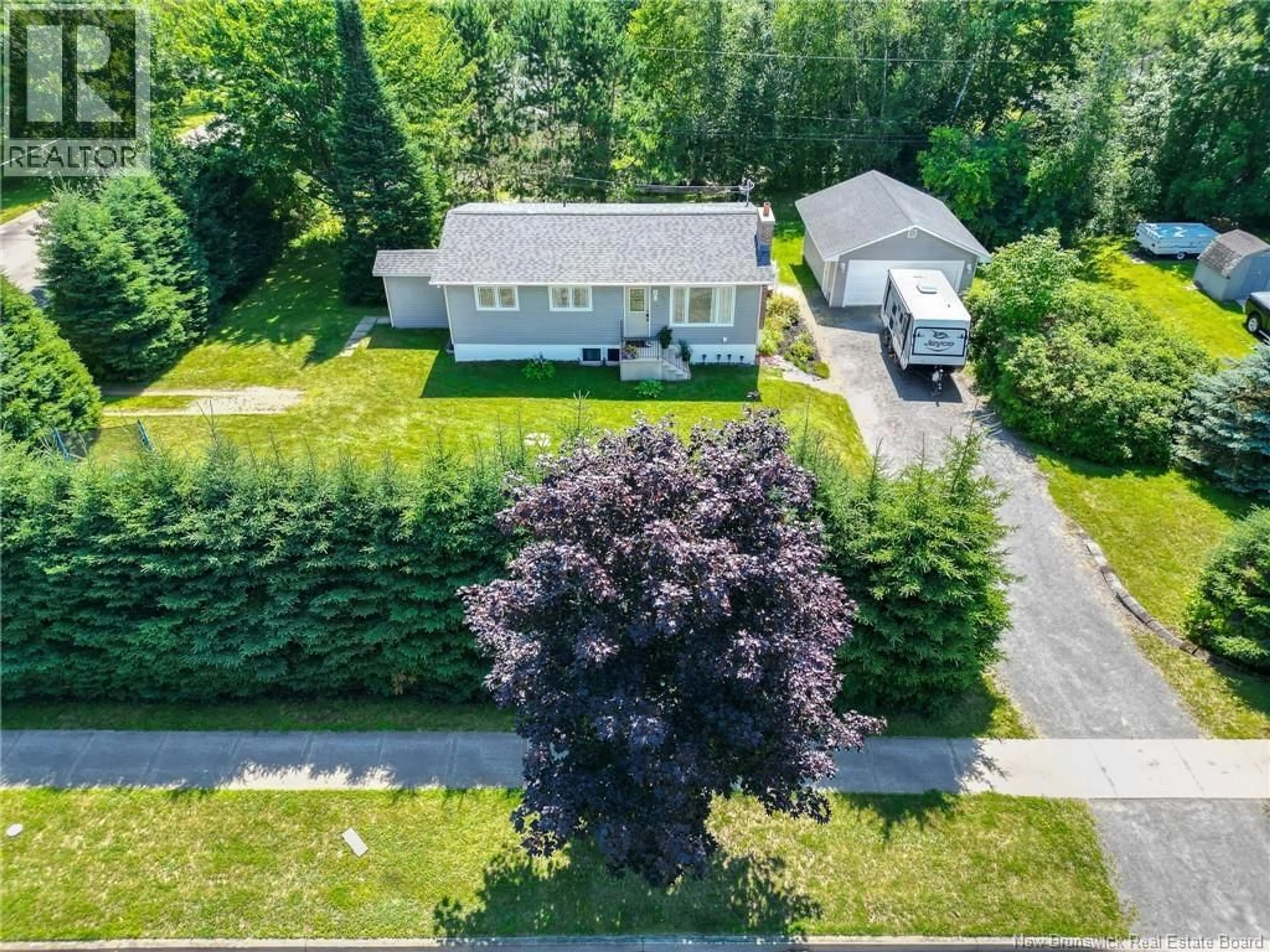 A pic from outside/outdoor area/front of a property/back of a property/a pic from drone, street for 184 DIAMOND STREET, Fredericton New Brunswick E3G7V1