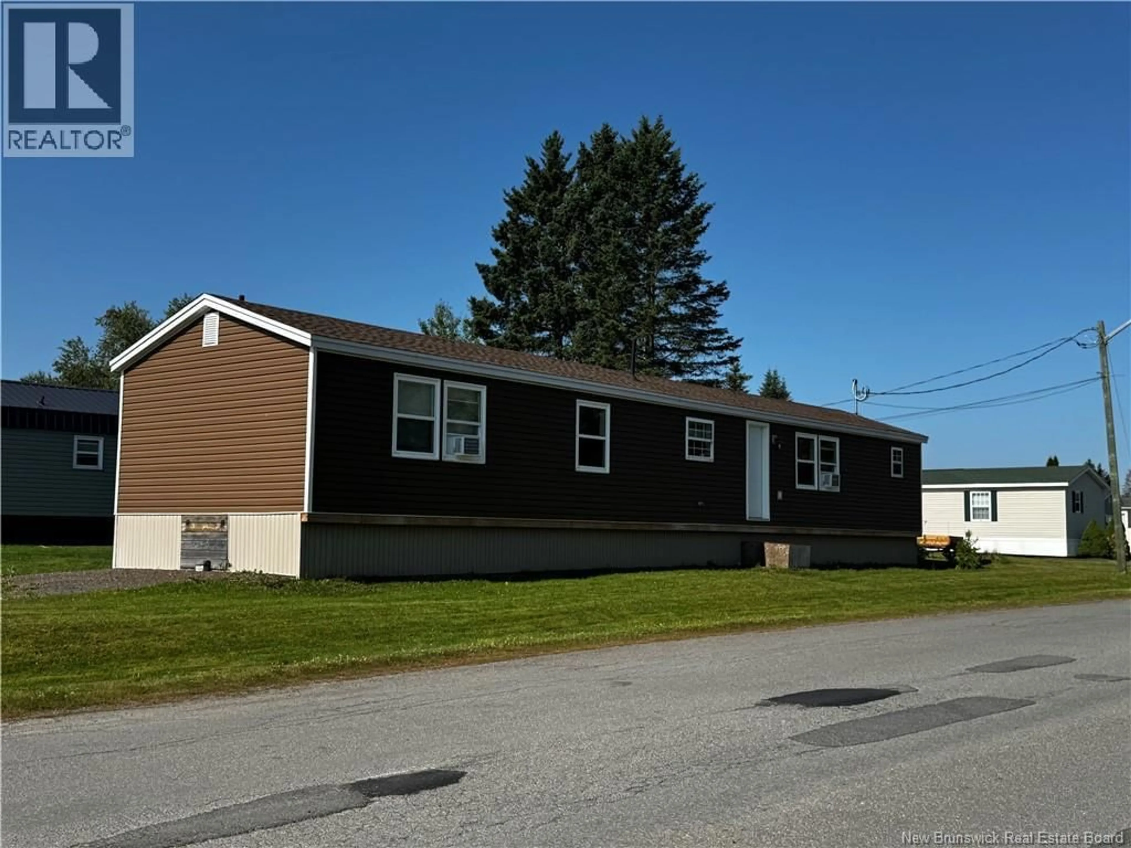 Home with vinyl exterior material, unknown for 2 LEAFWOOD CRESCENT, Fredericton New Brunswick E3B6N7